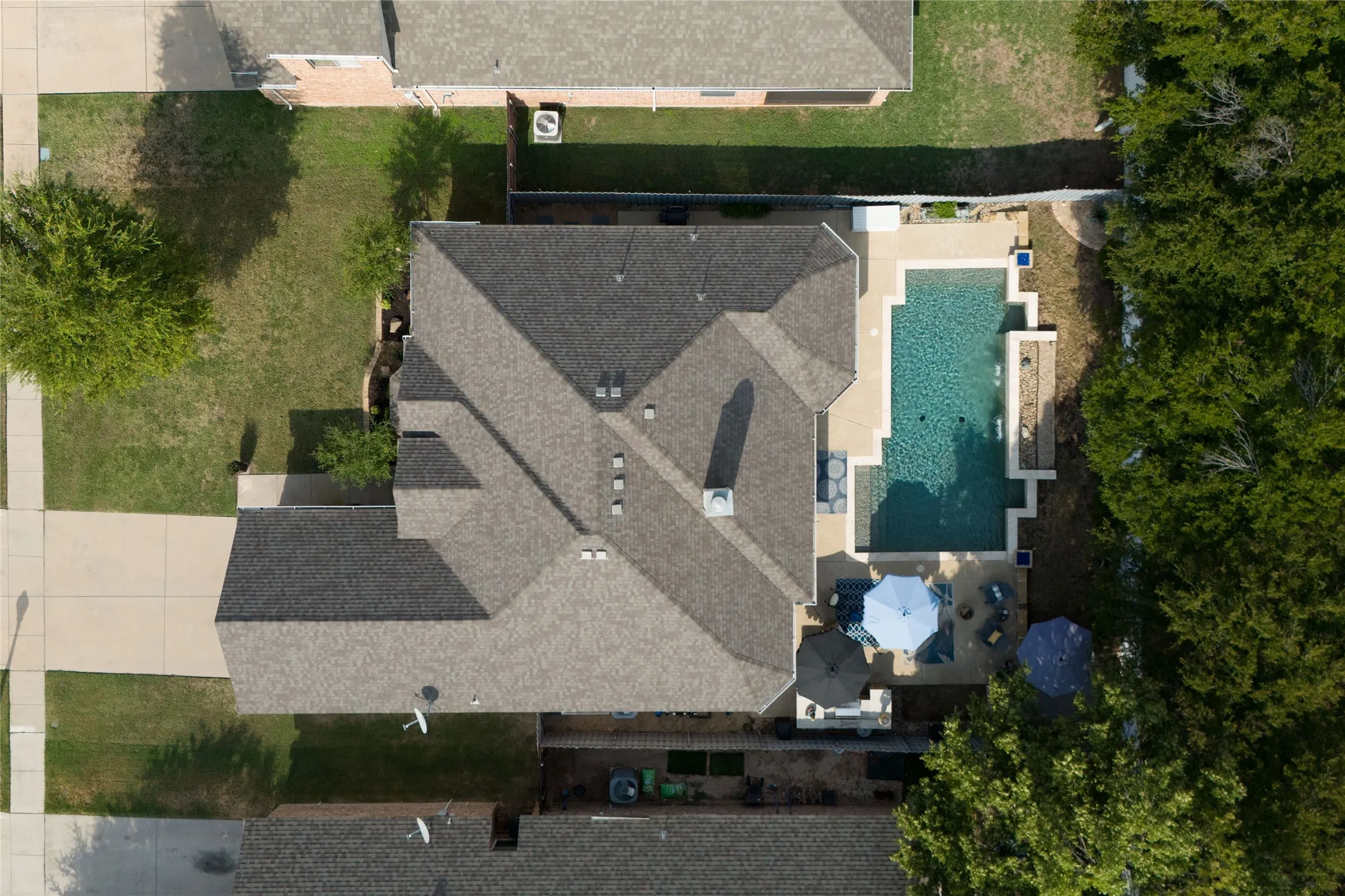 Single Family Residence For Sale in Tarrant County , 8308 Teja Trail, Benbrook, Texas 76126, 3 Bedroom, 2 Bathroom, 2 Garage spaces, 1,741 Sqft, built in 2006, mls#21397859, Real Estate Agent in Benbrook, Homes For Sale in Tarrant county, Homes For Sale in Benbrook, Realtor in Benbrook Texas, Real Estate Brokerage Independent Realty Texas, Luminita Cordes Realtor