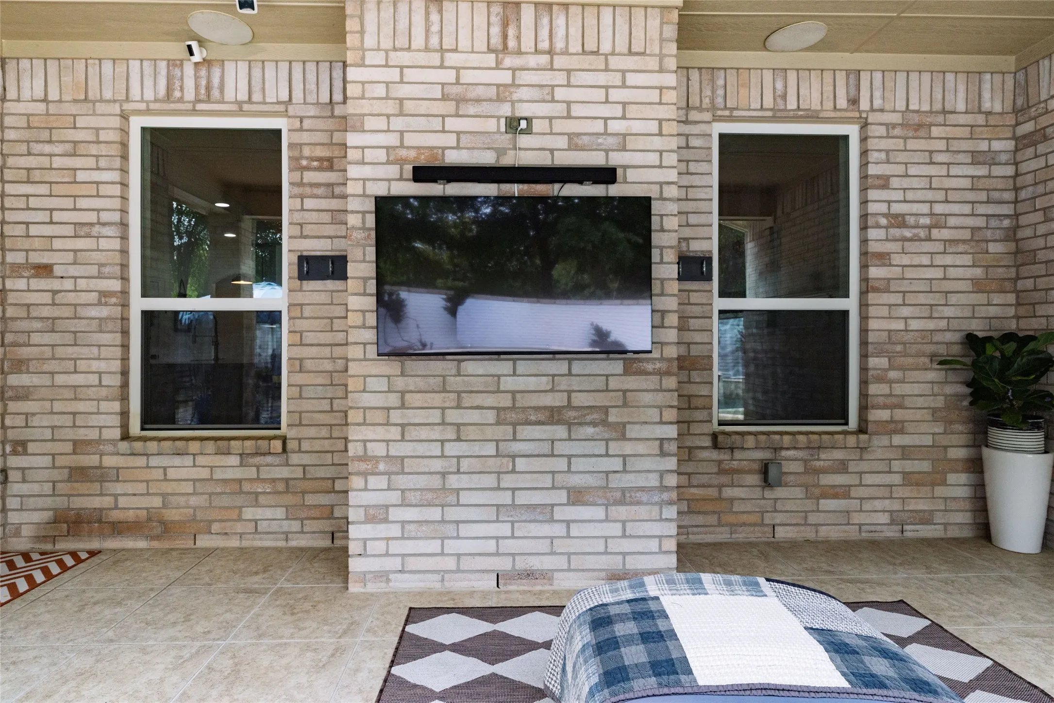 Single Family Residence For Sale in Tarrant County , 8308 Teja Trail, Benbrook, Texas 76126, 3 Bedroom, 2 Bathroom, 2 Garage spaces, 1,741 Sqft, built in 2006, mls#21397859, Real Estate Agent in Benbrook, Homes For Sale in Tarrant county, Homes For Sale in Benbrook, Realtor in Benbrook Texas, Real Estate Brokerage Independent Realty Texas, Luminita Cordes Realtor