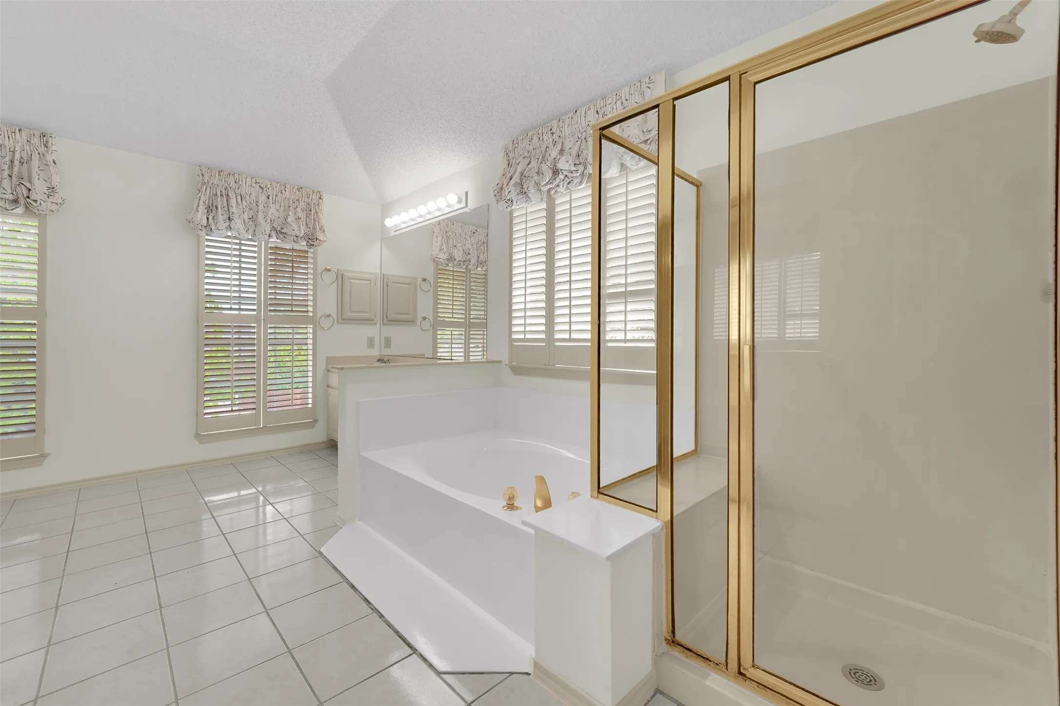 Single Family Residence For Sale in Dallas County , 4210 Stonecastle Drive, Garland, Texas 75044, 4 Bedroom, 3 Bathroom, 2 Garage spaces, 2,609 Sqft, built in 1989, mls#21397653, Real Estate Agent in Garland, Homes For Sale in Dallas county, Homes For Sale in Garland, Realtor in Garland Texas, Real Estate Brokerage Independent Realty Texas, Luminita Cordes Realtor