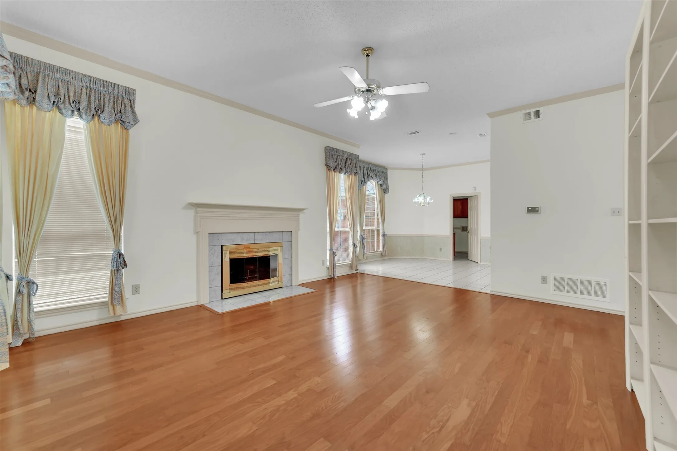 Single Family Residence For Sale in Dallas County , 4210 Stonecastle Drive, Garland, Texas 75044, 4 Bedroom, 3 Bathroom, 2 Garage spaces, 2,609 Sqft, built in 1989, mls#21397653, Real Estate Agent in Garland, Homes For Sale in Dallas county, Homes For Sale in Garland, Realtor in Garland Texas, Real Estate Brokerage Independent Realty Texas, Luminita Cordes Realtor