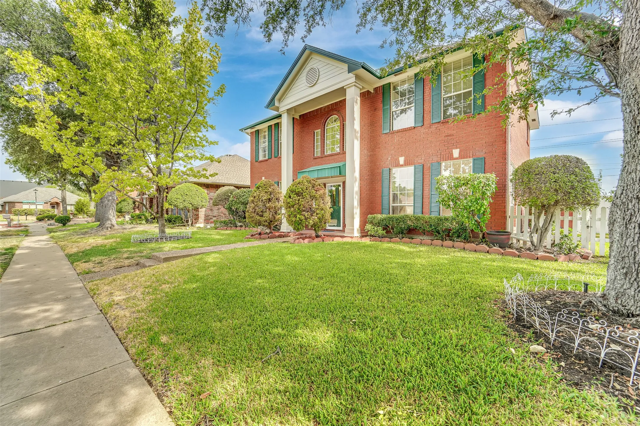 Single Family Residence For Sale in Dallas County , 4210 Stonecastle Drive, Garland, Texas 75044, 4 Bedroom, 3 Bathroom, 2 Garage spaces, 2,609 Sqft, built in 1989, mls#21397653, Real Estate Agent in Garland, Homes For Sale in Dallas county, Homes For Sale in Garland, Realtor in Garland Texas, Real Estate Brokerage Independent Realty Texas, Luminita Cordes Realtor