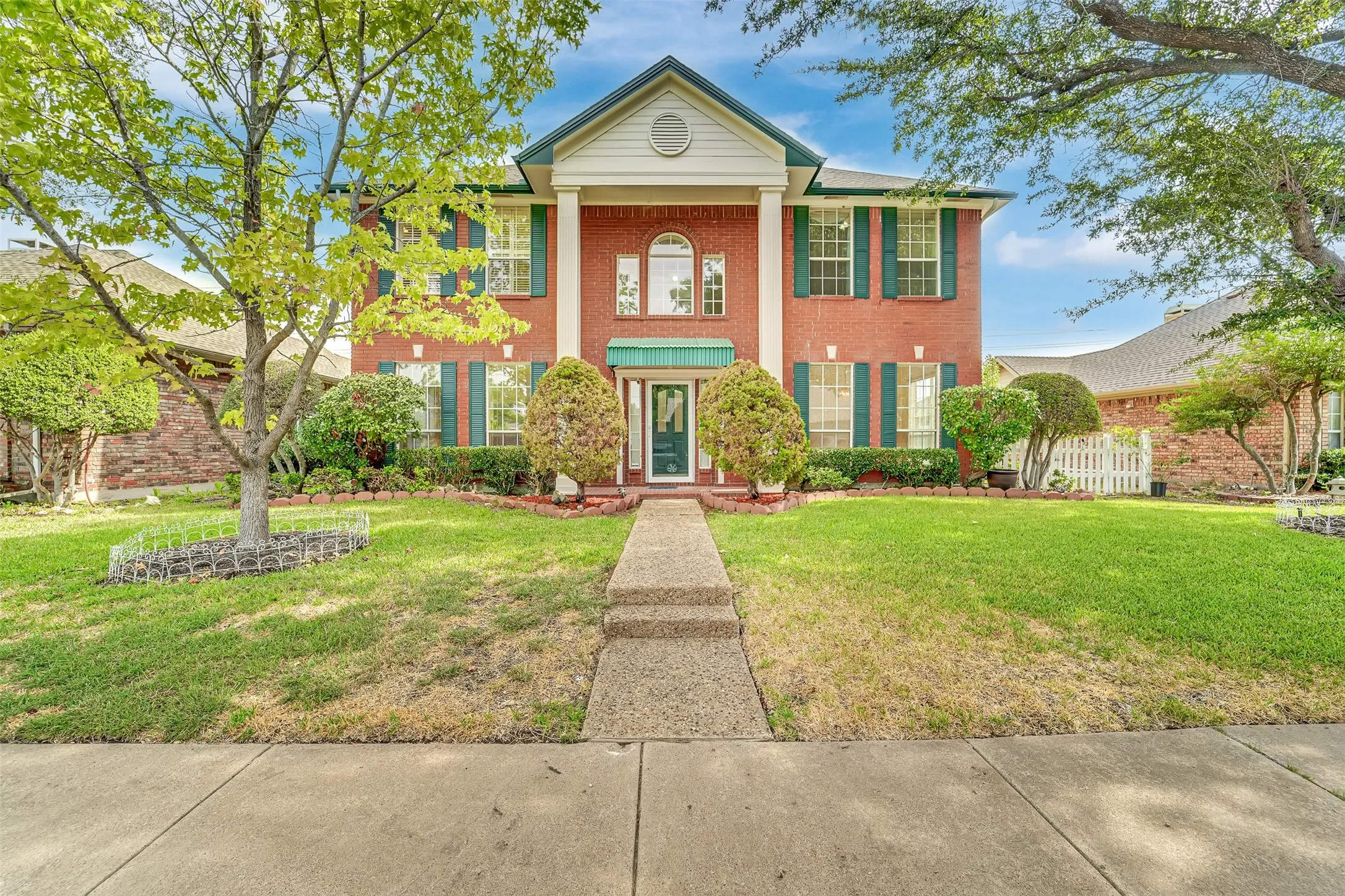 Single Family Residence For Sale in Dallas County , 4210 Stonecastle Drive, Garland, Texas 75044, 4 Bedroom, 3 Bathroom, 2 Garage spaces, 2,609 Sqft, built in 1989, mls#21397653, Real Estate Agent in Garland, Homes For Sale in Dallas county, Homes For Sale in Garland, Realtor in Garland Texas, Real Estate Brokerage Independent Realty Texas, Luminita Cordes Realtor