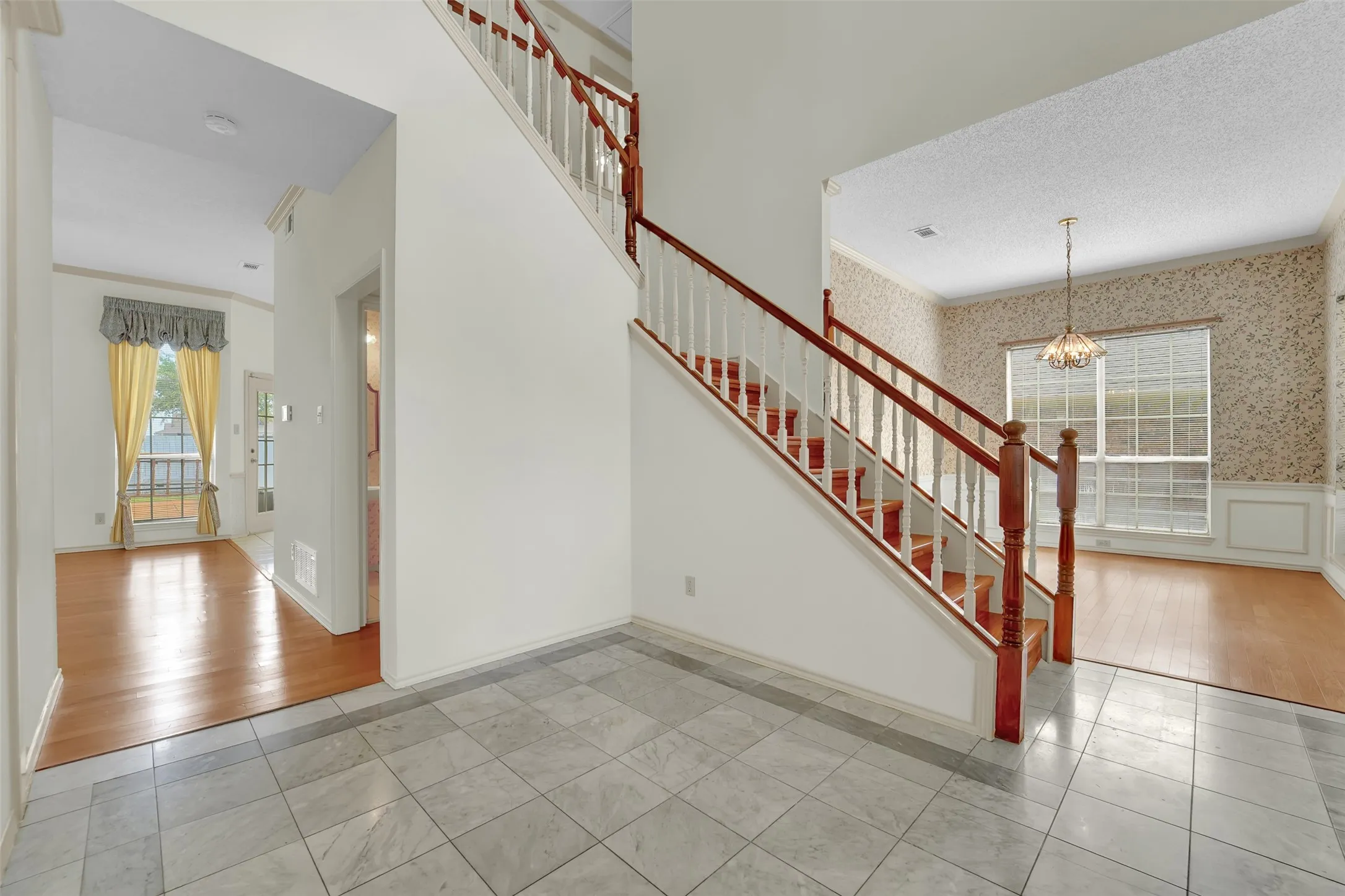 Single Family Residence For Sale in Dallas County , 4210 Stonecastle Drive, Garland, Texas 75044, 4 Bedroom, 3 Bathroom, 2 Garage spaces, 2,609 Sqft, built in 1989, mls#21397653, Real Estate Agent in Garland, Homes For Sale in Dallas county, Homes For Sale in Garland, Realtor in Garland Texas, Real Estate Brokerage Independent Realty Texas, Luminita Cordes Realtor