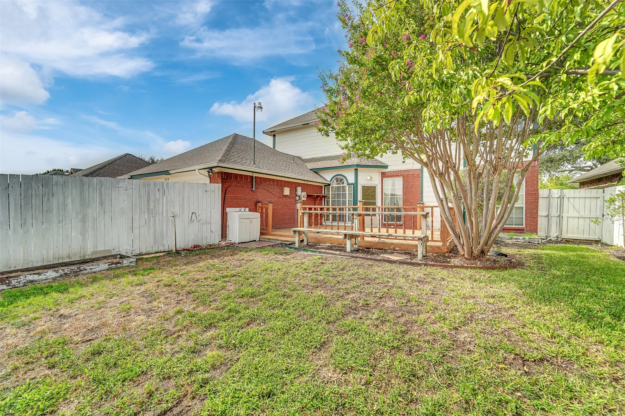 Single Family Residence For Sale in Dallas County , 4210 Stonecastle Drive, Garland, Texas 75044, 4 Bedroom, 3 Bathroom, 2 Garage spaces, 2,609 Sqft, built in 1989, mls#21397653, Real Estate Agent in Garland, Homes For Sale in Dallas county, Homes For Sale in Garland, Realtor in Garland Texas, Real Estate Brokerage Independent Realty Texas, Luminita Cordes Realtor