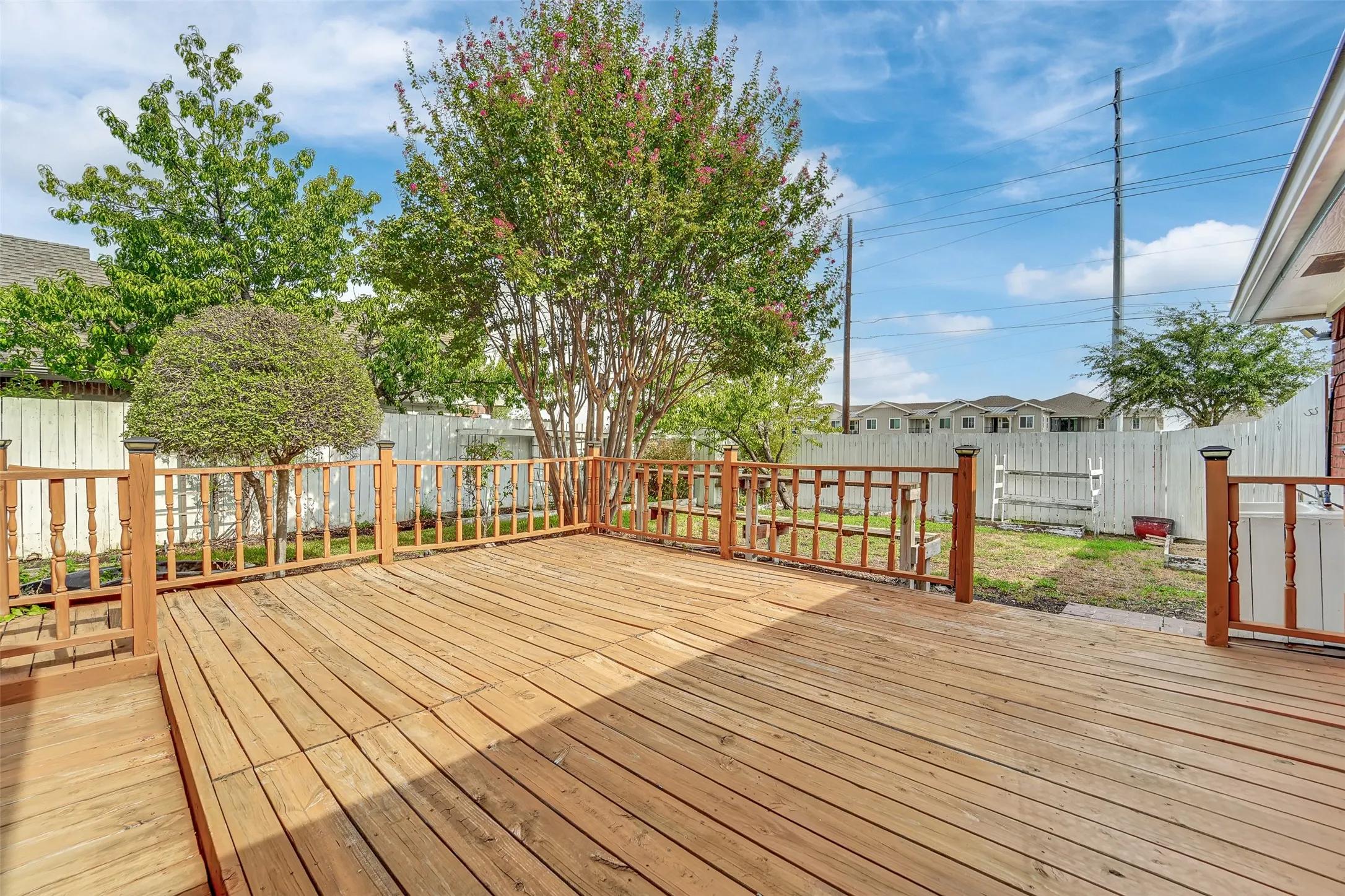 Single Family Residence For Sale in Dallas County , 4210 Stonecastle Drive, Garland, Texas 75044, 4 Bedroom, 3 Bathroom, 2 Garage spaces, 2,609 Sqft, built in 1989, mls#21397653, Real Estate Agent in Garland, Homes For Sale in Dallas county, Homes For Sale in Garland, Realtor in Garland Texas, Real Estate Brokerage Independent Realty Texas, Luminita Cordes Realtor
