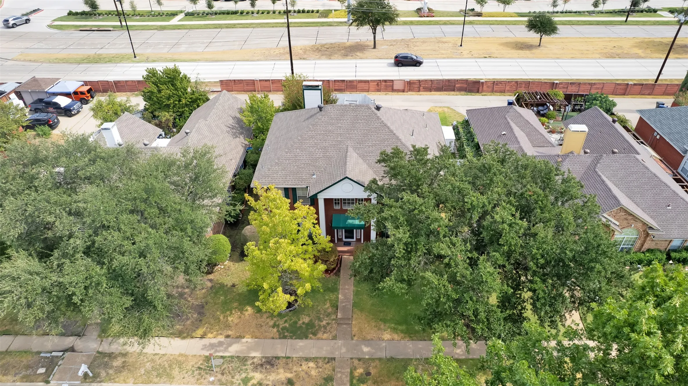 Single Family Residence For Sale in Dallas County , 4210 Stonecastle Drive, Garland, Texas 75044, 4 Bedroom, 3 Bathroom, 2 Garage spaces, 2,609 Sqft, built in 1989, mls#21397653, Real Estate Agent in Garland, Homes For Sale in Dallas county, Homes For Sale in Garland, Realtor in Garland Texas, Real Estate Brokerage Independent Realty Texas, Luminita Cordes Realtor