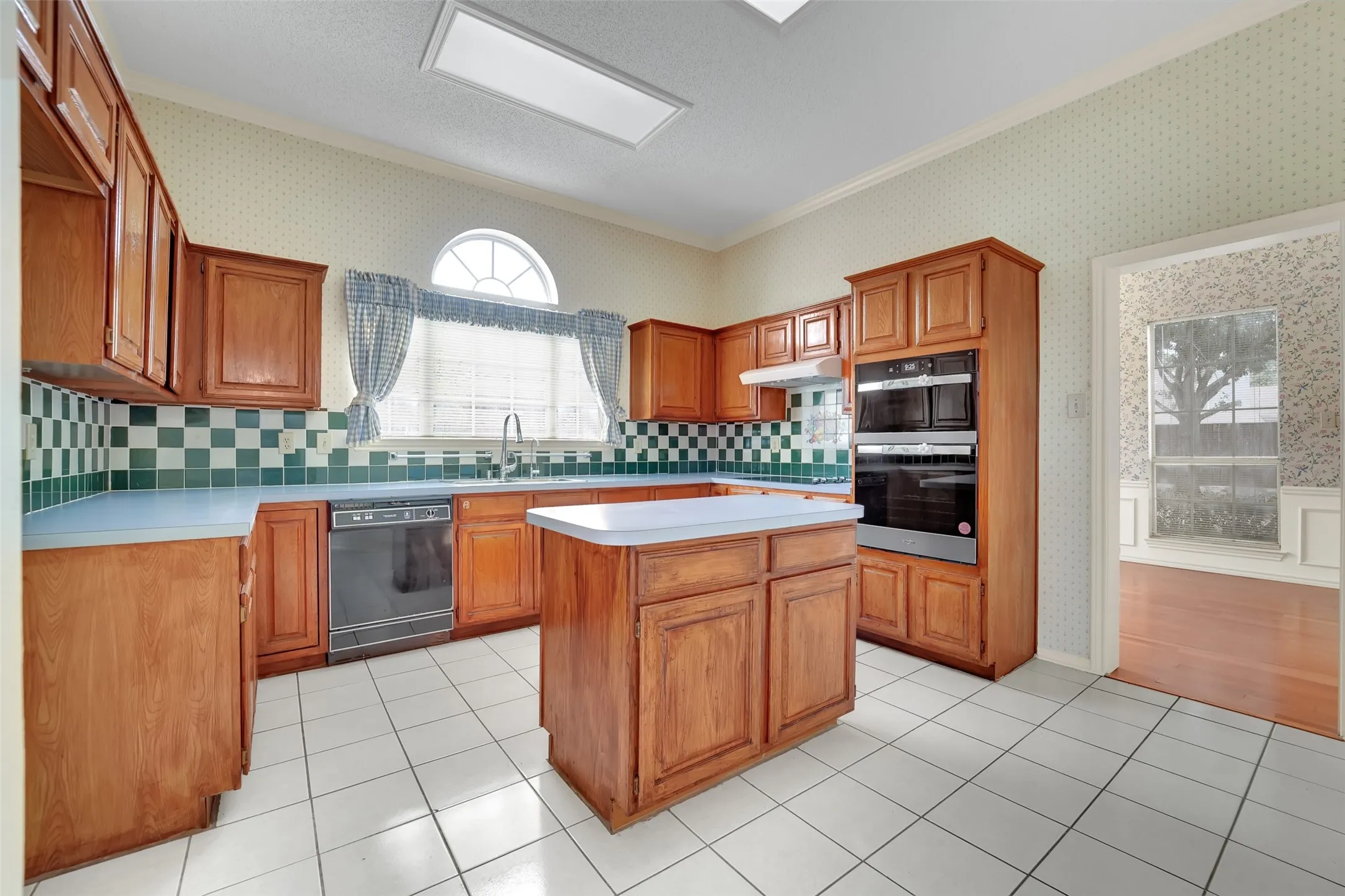 Single Family Residence For Sale in Dallas County , 4210 Stonecastle Drive, Garland, Texas 75044, 4 Bedroom, 3 Bathroom, 2 Garage spaces, 2,609 Sqft, built in 1989, mls#21397653, Real Estate Agent in Garland, Homes For Sale in Dallas county, Homes For Sale in Garland, Realtor in Garland Texas, Real Estate Brokerage Independent Realty Texas, Luminita Cordes Realtor