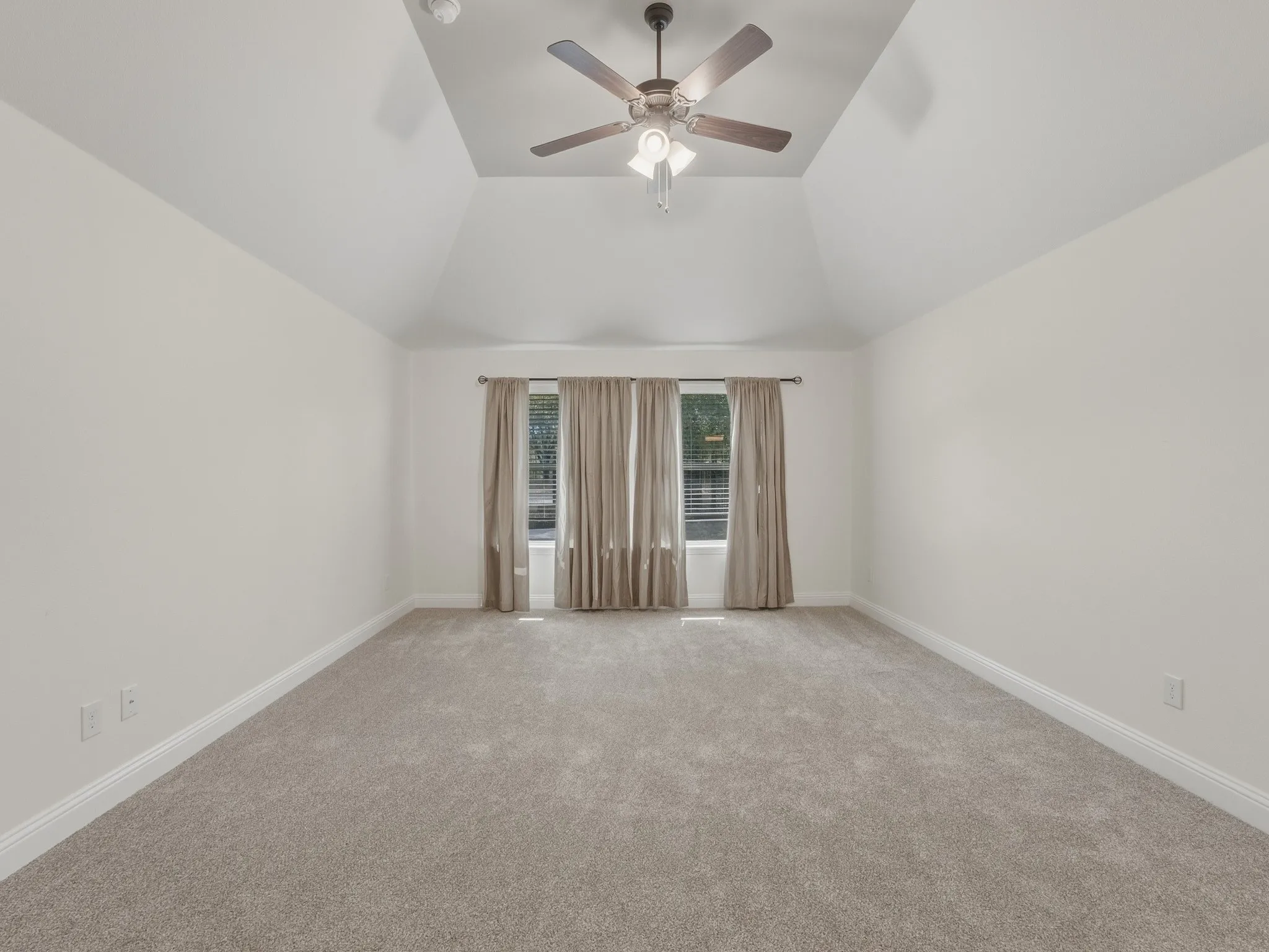 Single Family Residence For Rent in Parker County , 2712 Sonora Canyon Road, Weatherford, Texas 76087, 4 Bedroom, 3 Bathroom, 2 Garage spaces, 2,623 Sqft, built in 2019, mls#21397871, Real Estate Agent in Weatherford, Homes For Rent in Parker county, Homes For Rent in Weatherford, Realtor in Weatherford Texas, Real Estate Brokerage Independent Realty Texas, Luminita Cordes Realtor