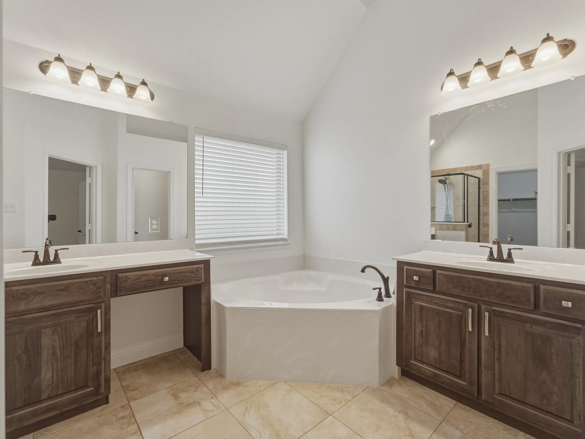 Single Family Residence For Rent in Parker County , 2712 Sonora Canyon Road, Weatherford, Texas 76087, 4 Bedroom, 3 Bathroom, 2 Garage spaces, 2,623 Sqft, built in 2019, mls#21397871, Real Estate Agent in Weatherford, Homes For Rent in Parker county, Homes For Rent in Weatherford, Realtor in Weatherford Texas, Real Estate Brokerage Independent Realty Texas, Luminita Cordes Realtor