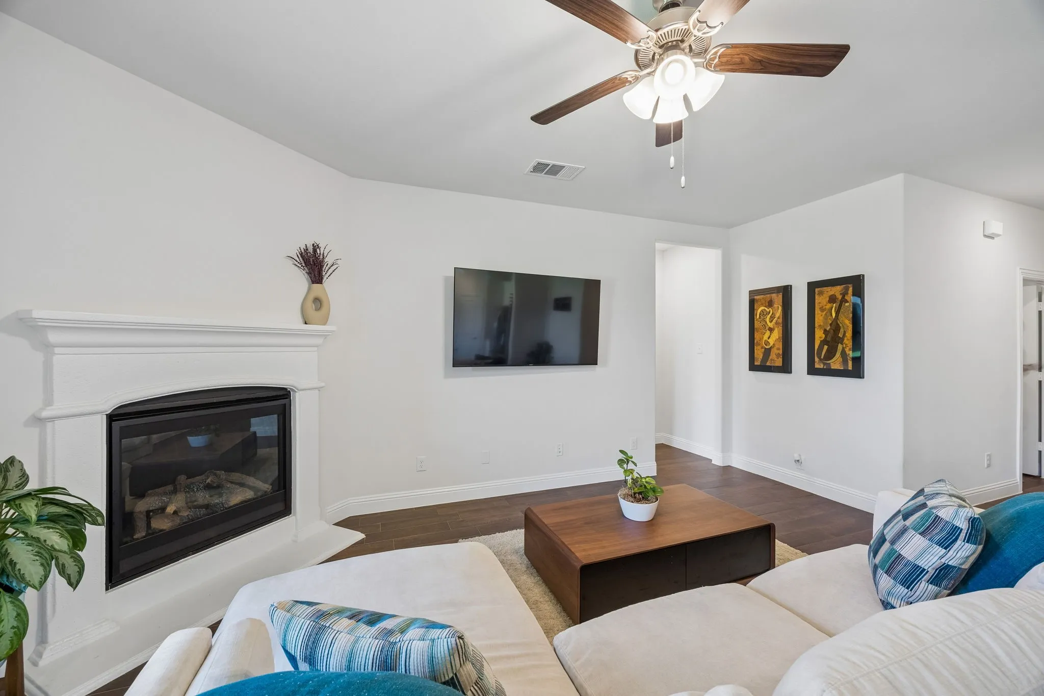 Single Family Residence For Sale in Denton County , 11233 Gold Pan Trail, Aubrey, Texas 76227, 3 Bedroom, 2 Bathroom, 2 Garage spaces, 1,634 Sqft, built in 2021, mls#21399563, Real Estate Agent in Aubrey, Homes For Sale in Denton county, Homes For Sale in Aubrey, Realtor in Aubrey Texas, Real Estate Brokerage Independent Realty Texas, Luminita Cordes Realtor