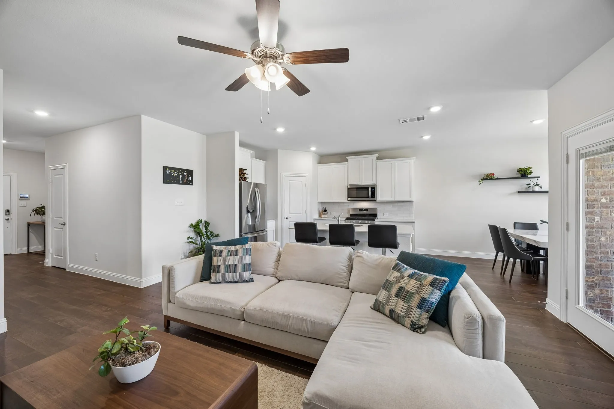 Single Family Residence For Sale in Denton County , 11233 Gold Pan Trail, Aubrey, Texas 76227, 3 Bedroom, 2 Bathroom, 2 Garage spaces, 1,634 Sqft, built in 2021, mls#21399563, Real Estate Agent in Aubrey, Homes For Sale in Denton county, Homes For Sale in Aubrey, Realtor in Aubrey Texas, Real Estate Brokerage Independent Realty Texas, Luminita Cordes Realtor