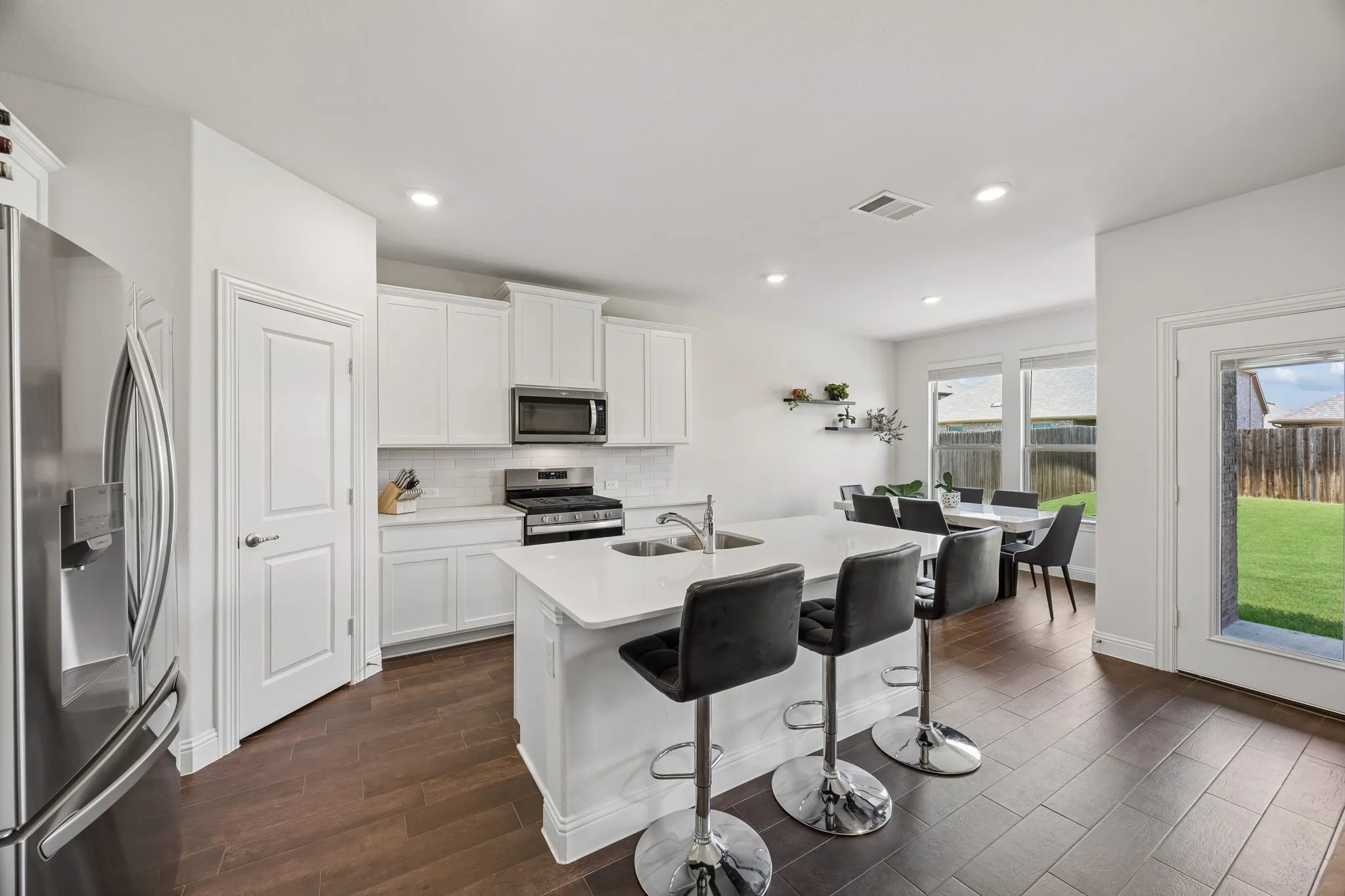 Single Family Residence For Sale in Denton County , 11233 Gold Pan Trail, Aubrey, Texas 76227, 3 Bedroom, 2 Bathroom, 2 Garage spaces, 1,634 Sqft, built in 2021, mls#21399563, Real Estate Agent in Aubrey, Homes For Sale in Denton county, Homes For Sale in Aubrey, Realtor in Aubrey Texas, Real Estate Brokerage Independent Realty Texas, Luminita Cordes Realtor