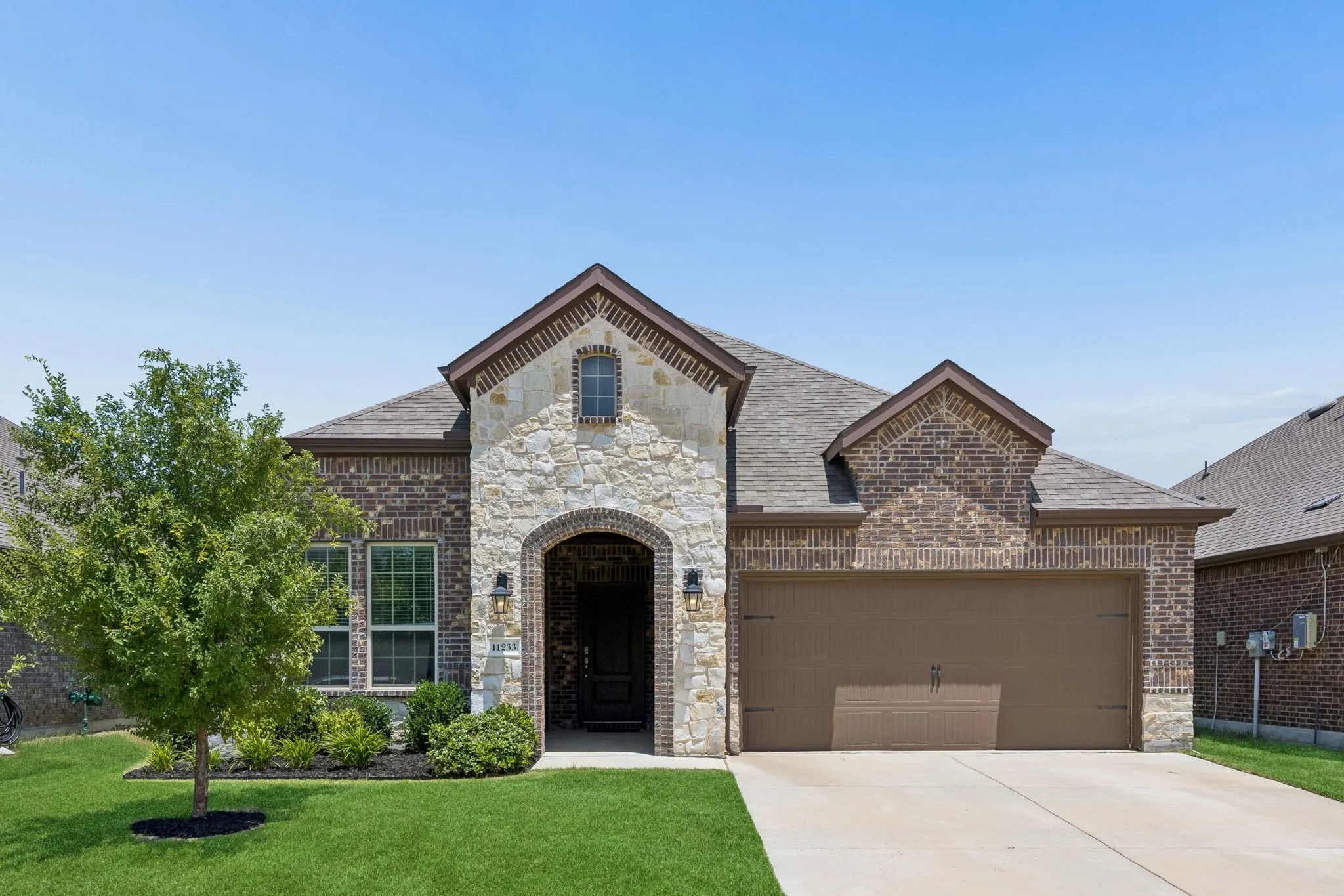 Single Family Residence For Sale in Denton County , 11233 Gold Pan Trail, Aubrey, Texas 76227, 3 Bedroom, 2 Bathroom, 2 Garage spaces, 1,634 Sqft, built in 2021, mls#21399563, Real Estate Agent in Aubrey, Homes For Sale in Denton county, Homes For Sale in Aubrey, Realtor in Aubrey Texas, Real Estate Brokerage Independent Realty Texas, Luminita Cordes Realtor