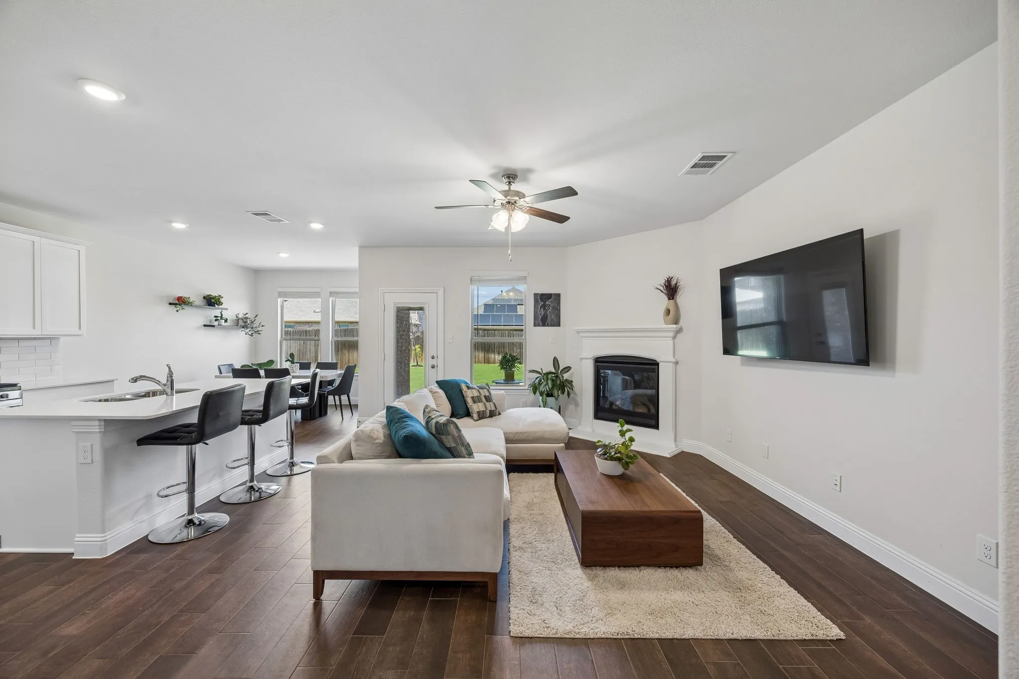 Single Family Residence For Sale in Denton County , 11233 Gold Pan Trail, Aubrey, Texas 76227, 3 Bedroom, 2 Bathroom, 2 Garage spaces, 1,634 Sqft, built in 2021, mls#21399563, Real Estate Agent in Aubrey, Homes For Sale in Denton county, Homes For Sale in Aubrey, Realtor in Aubrey Texas, Real Estate Brokerage Independent Realty Texas, Luminita Cordes Realtor