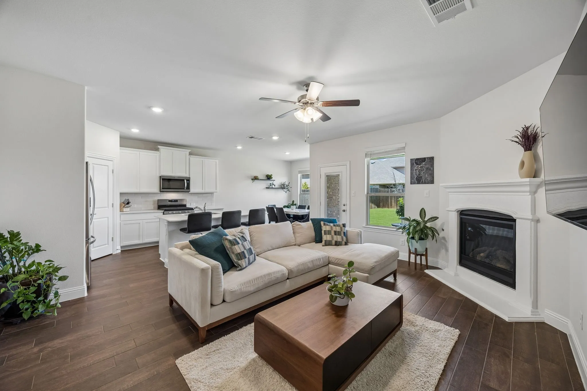 Single Family Residence For Sale in Denton County , 11233 Gold Pan Trail, Aubrey, Texas 76227, 3 Bedroom, 2 Bathroom, 2 Garage spaces, 1,634 Sqft, built in 2021, mls#21399563, Real Estate Agent in Aubrey, Homes For Sale in Denton county, Homes For Sale in Aubrey, Realtor in Aubrey Texas, Real Estate Brokerage Independent Realty Texas, Luminita Cordes Realtor