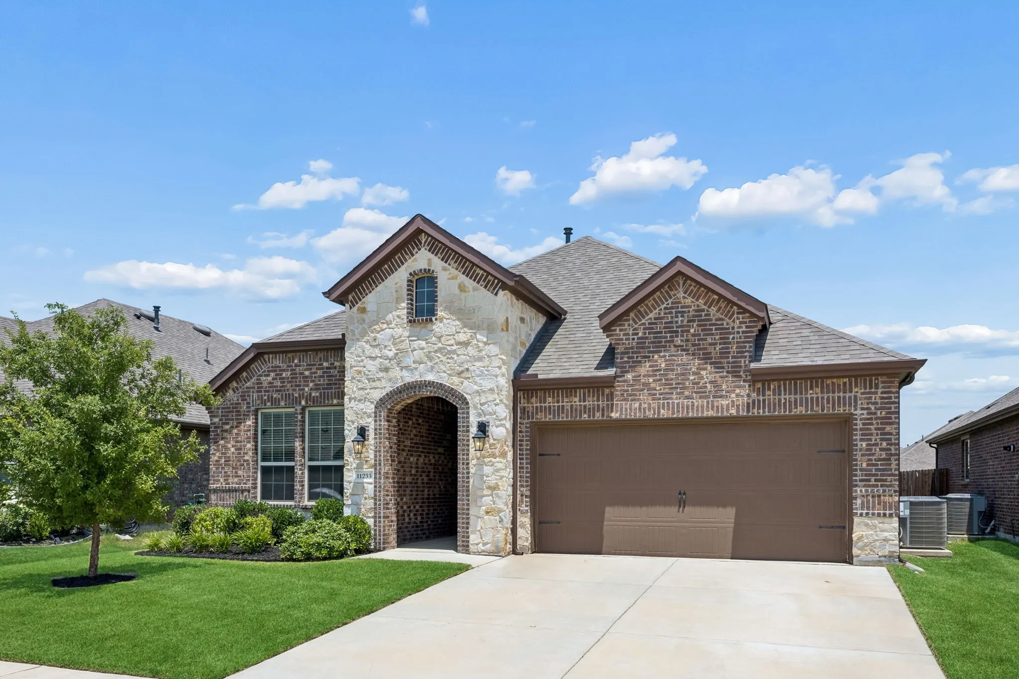 Single Family Residence For Sale in Denton County , 11233 Gold Pan Trail, Aubrey, Texas 76227, 3 Bedroom, 2 Bathroom, 2 Garage spaces, 1,634 Sqft, built in 2021, mls#21399563, Real Estate Agent in Aubrey, Homes For Sale in Denton county, Homes For Sale in Aubrey, Realtor in Aubrey Texas, Real Estate Brokerage Independent Realty Texas, Luminita Cordes Realtor