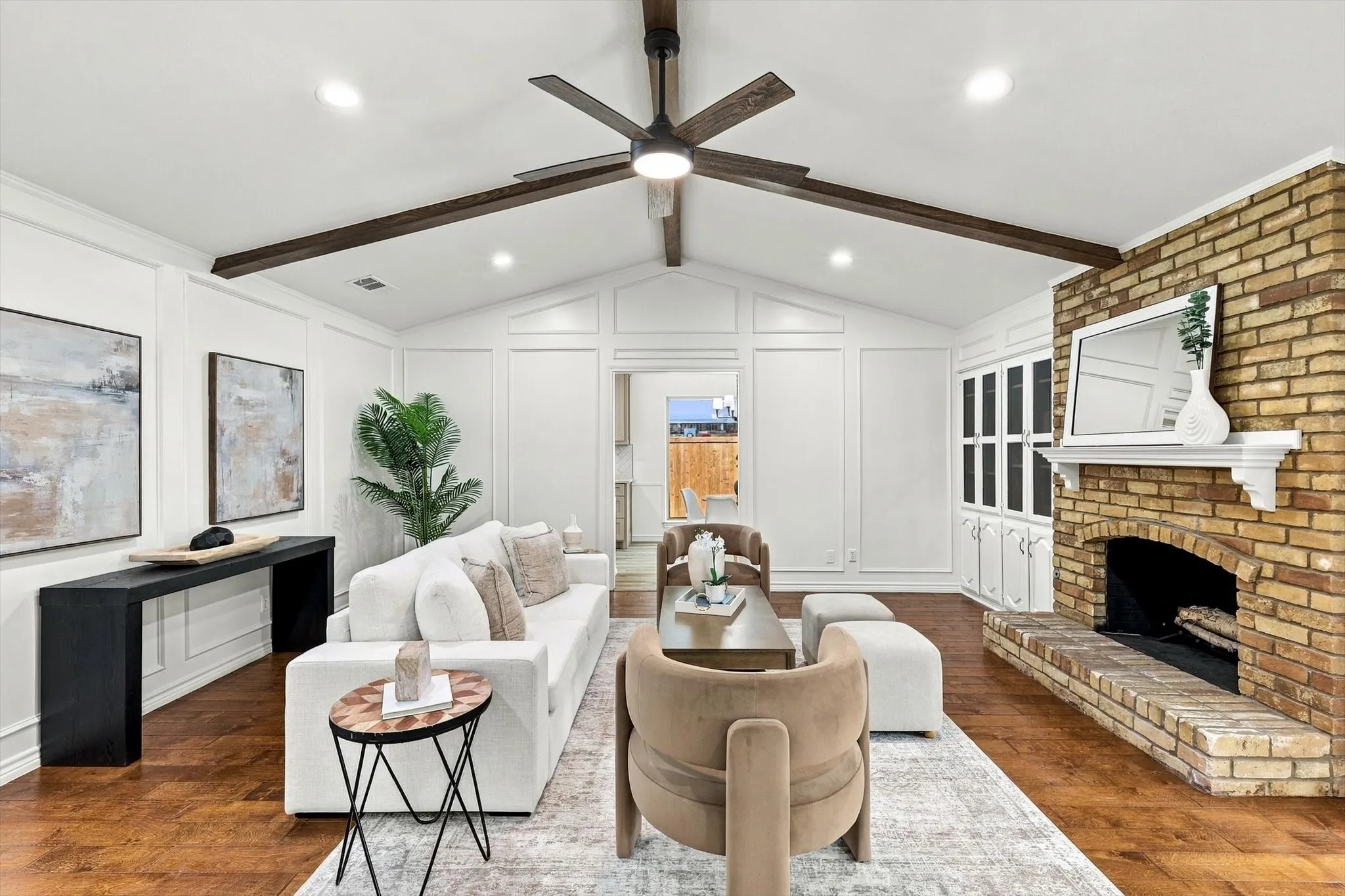 Single Family Residence For Sale in Dallas County , 514 Ridgegate Drive, Garland, Texas 75040, 3 Bedroom, 2 Bathroom, 2 Garage spaces, 2,000 Sqft, built in 1976, mls#21394727, Real Estate Agent in Garland, Homes For Sale in Dallas county, Homes For Sale in Garland, Realtor in Garland Texas, Real Estate Brokerage Independent Realty Texas, Luminita Cordes Realtor