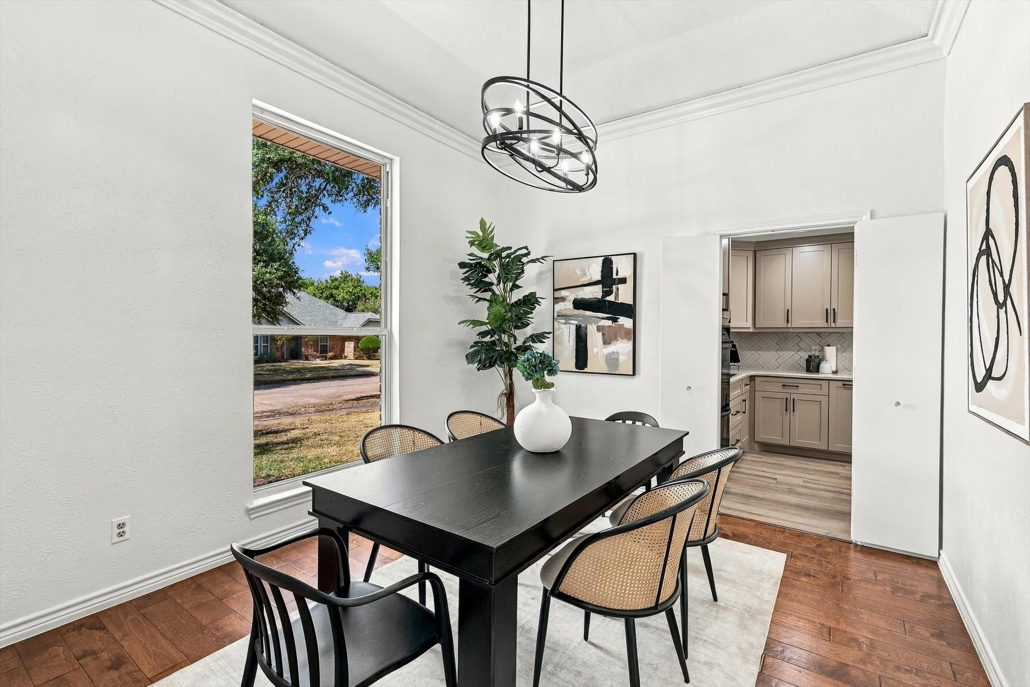 Single Family Residence For Sale in Dallas County , 514 Ridgegate Drive, Garland, Texas 75040, 3 Bedroom, 2 Bathroom, 2 Garage spaces, 2,000 Sqft, built in 1976, mls#21394727, Real Estate Agent in Garland, Homes For Sale in Dallas county, Homes For Sale in Garland, Realtor in Garland Texas, Real Estate Brokerage Independent Realty Texas, Luminita Cordes Realtor