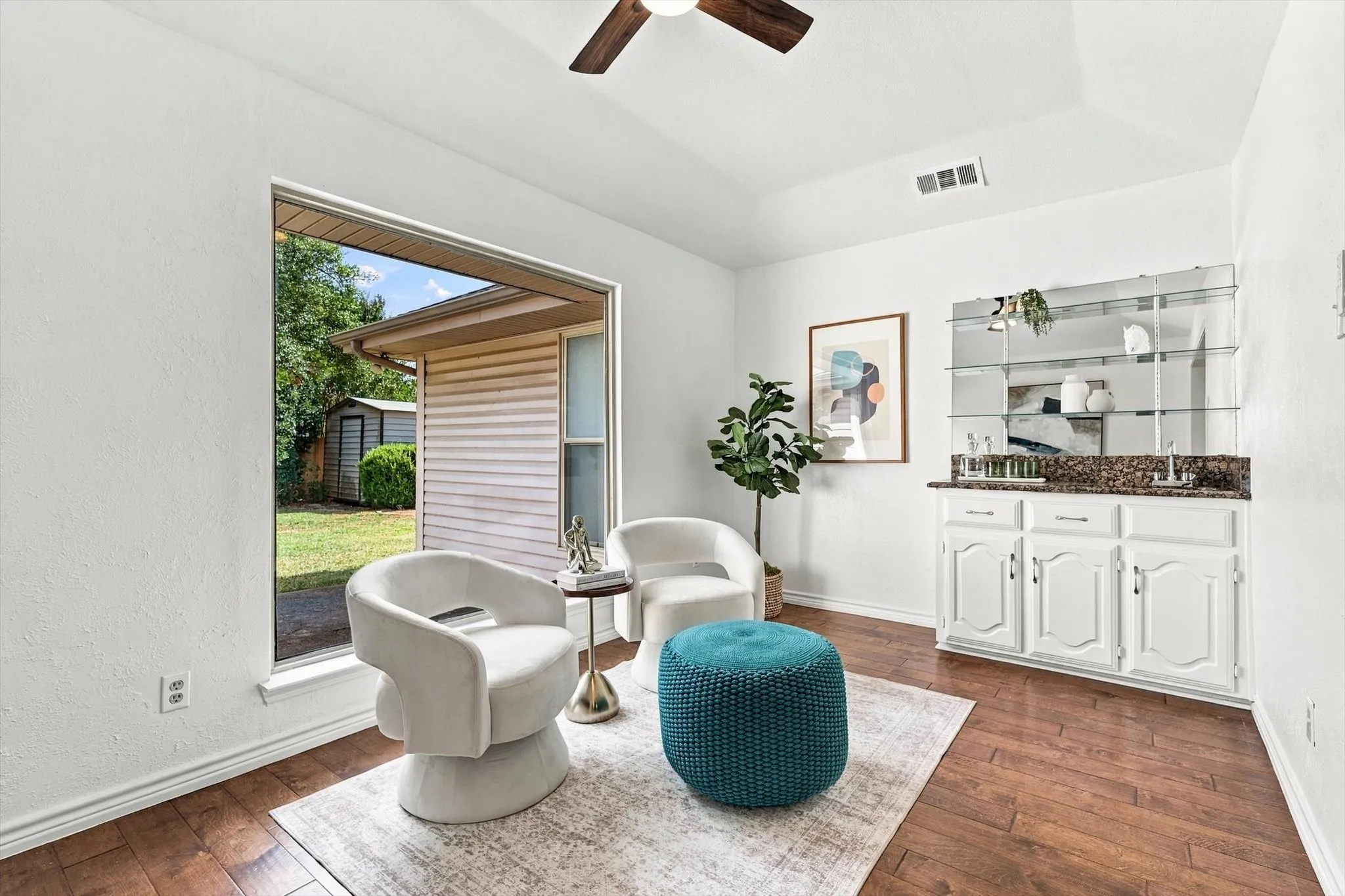 Single Family Residence For Sale in Dallas County , 514 Ridgegate Drive, Garland, Texas 75040, 3 Bedroom, 2 Bathroom, 2 Garage spaces, 2,000 Sqft, built in 1976, mls#21394727, Real Estate Agent in Garland, Homes For Sale in Dallas county, Homes For Sale in Garland, Realtor in Garland Texas, Real Estate Brokerage Independent Realty Texas, Luminita Cordes Realtor