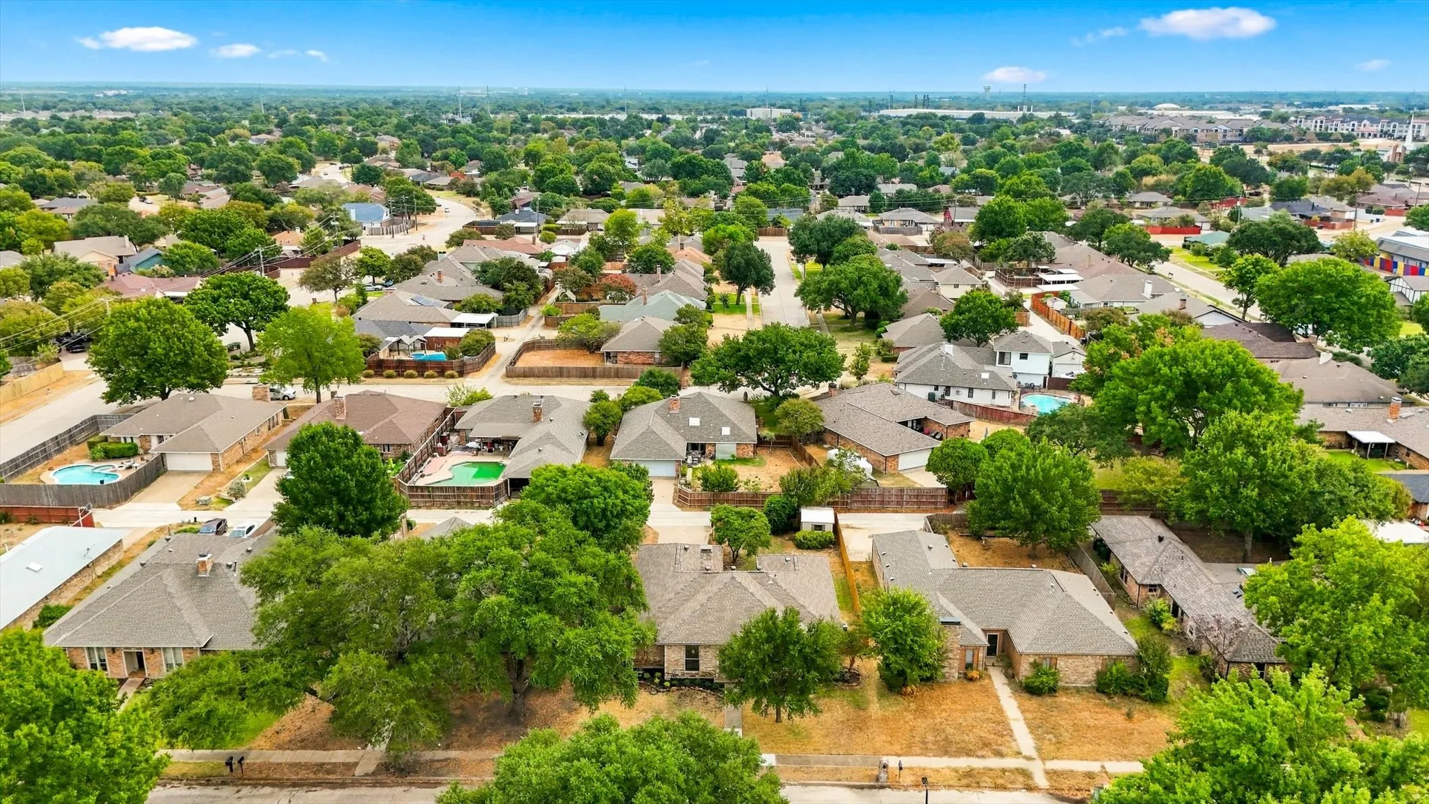Single Family Residence For Sale in Dallas County , 514 Ridgegate Drive, Garland, Texas 75040, 3 Bedroom, 2 Bathroom, 2 Garage spaces, 2,000 Sqft, built in 1976, mls#21394727, Real Estate Agent in Garland, Homes For Sale in Dallas county, Homes For Sale in Garland, Realtor in Garland Texas, Real Estate Brokerage Independent Realty Texas, Luminita Cordes Realtor