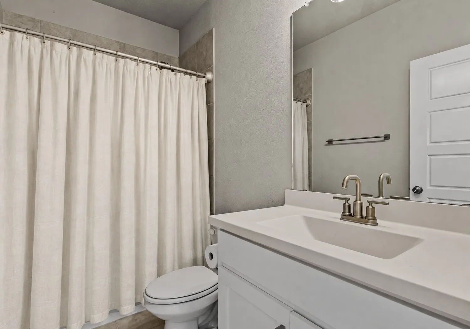 Upstairs full bathroom of 1302 20th St, Argyle, TX in Harvest by Hillwood
