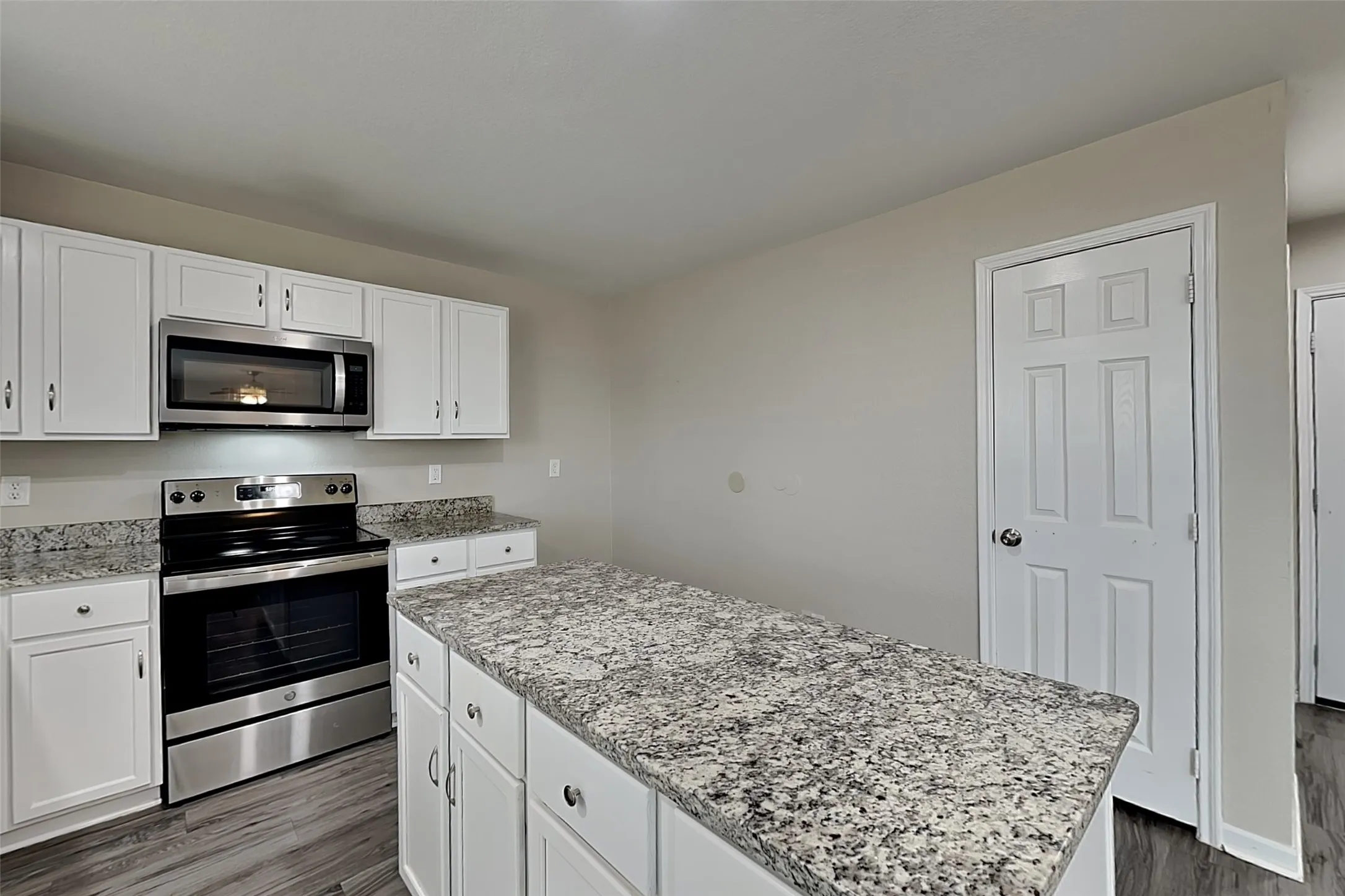 Single Family Residence For Rent in Tarrant County , 13841 High Mesa Road, Fort Worth, Texas 76262, 4 Bedroom, 3 Bathroom, 2 Garage spaces, 2,366 Sqft, built in 2003, mls#21399582, Real Estate Agent in Fort Worth, Homes For Rent in Tarrant county, Homes For Rent in Fort Worth, Realtor in Fort Worth Texas, Real Estate Brokerage Independent Realty Texas, Luminita Cordes Realtor