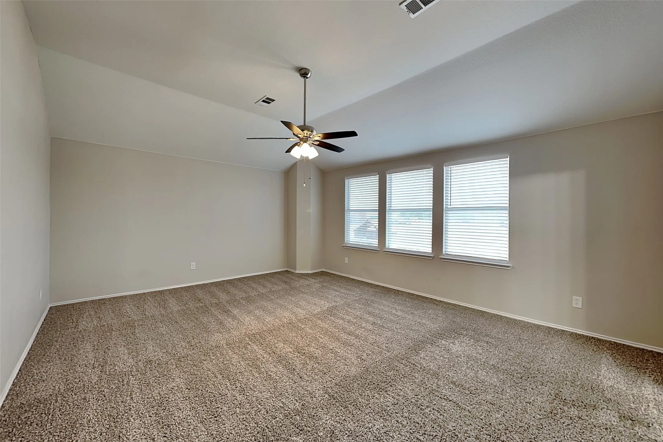 Single Family Residence For Rent in Tarrant County , 13841 High Mesa Road, Fort Worth, Texas 76262, 4 Bedroom, 3 Bathroom, 2 Garage spaces, 2,366 Sqft, built in 2003, mls#21399582, Real Estate Agent in Fort Worth, Homes For Rent in Tarrant county, Homes For Rent in Fort Worth, Realtor in Fort Worth Texas, Real Estate Brokerage Independent Realty Texas, Luminita Cordes Realtor