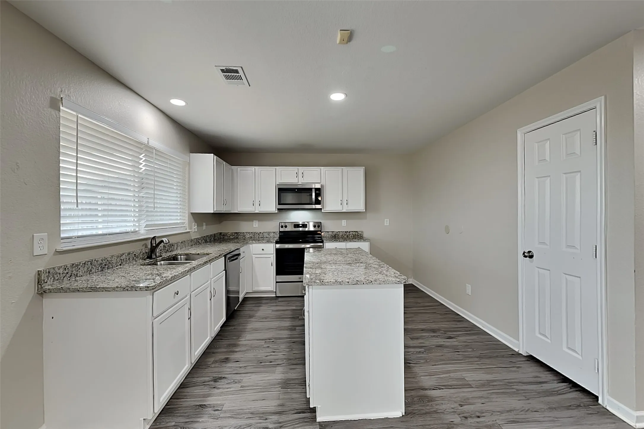 Single Family Residence For Rent in Tarrant County , 13841 High Mesa Road, Fort Worth, Texas 76262, 4 Bedroom, 3 Bathroom, 2 Garage spaces, 2,366 Sqft, built in 2003, mls#21399582, Real Estate Agent in Fort Worth, Homes For Rent in Tarrant county, Homes For Rent in Fort Worth, Realtor in Fort Worth Texas, Real Estate Brokerage Independent Realty Texas, Luminita Cordes Realtor