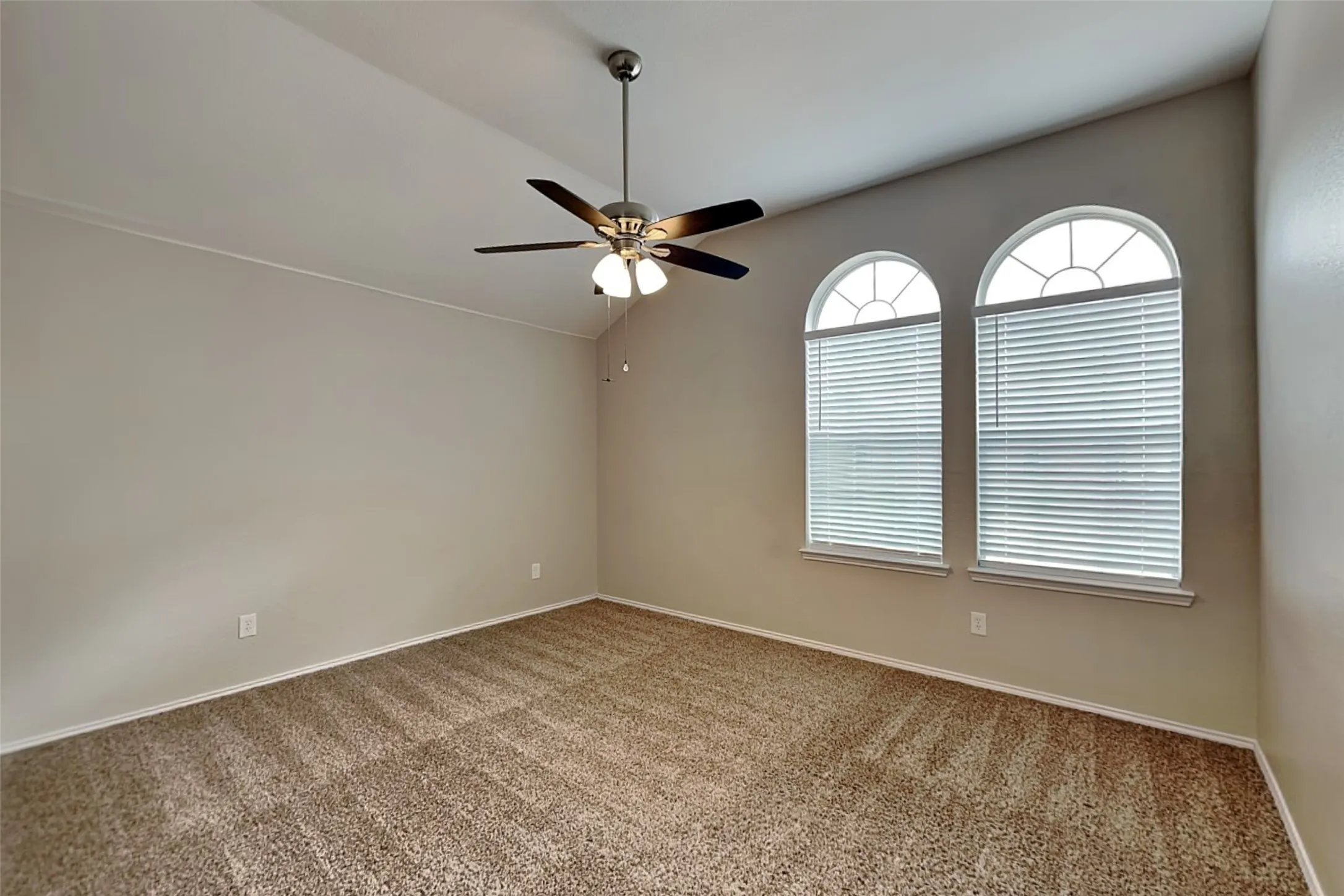 Single Family Residence For Rent in Tarrant County , 13841 High Mesa Road, Fort Worth, Texas 76262, 4 Bedroom, 3 Bathroom, 2 Garage spaces, 2,366 Sqft, built in 2003, mls#21399582, Real Estate Agent in Fort Worth, Homes For Rent in Tarrant county, Homes For Rent in Fort Worth, Realtor in Fort Worth Texas, Real Estate Brokerage Independent Realty Texas, Luminita Cordes Realtor
