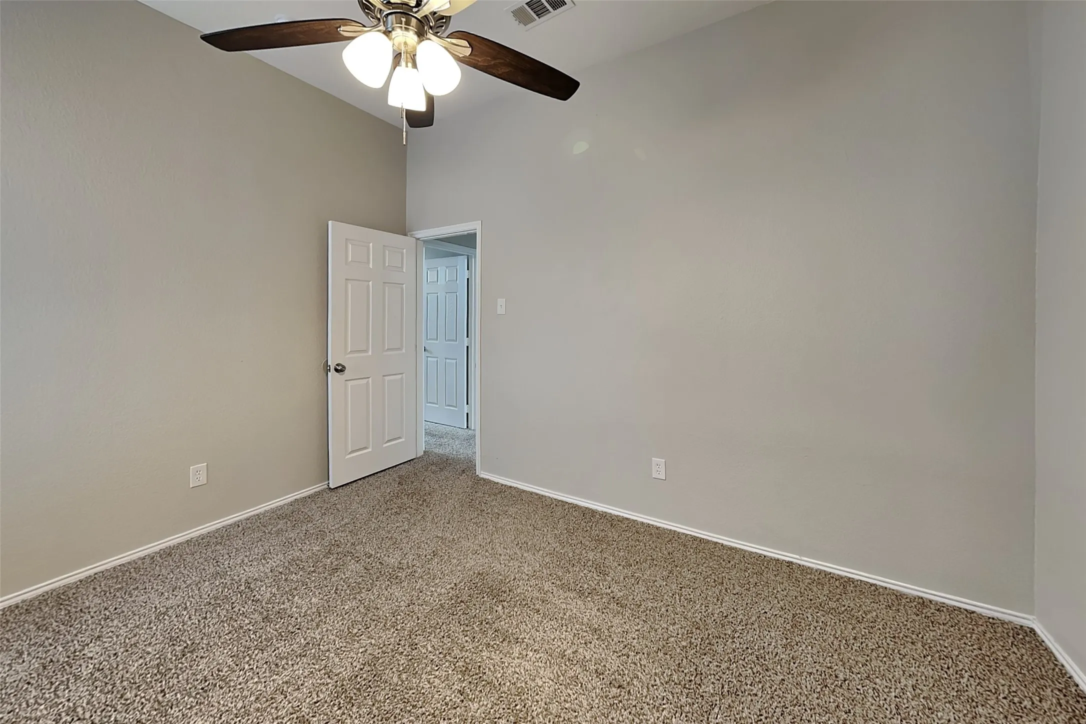Single Family Residence For Rent in Tarrant County , 13841 High Mesa Road, Fort Worth, Texas 76262, 4 Bedroom, 3 Bathroom, 2 Garage spaces, 2,366 Sqft, built in 2003, mls#21399582, Real Estate Agent in Fort Worth, Homes For Rent in Tarrant county, Homes For Rent in Fort Worth, Realtor in Fort Worth Texas, Real Estate Brokerage Independent Realty Texas, Luminita Cordes Realtor