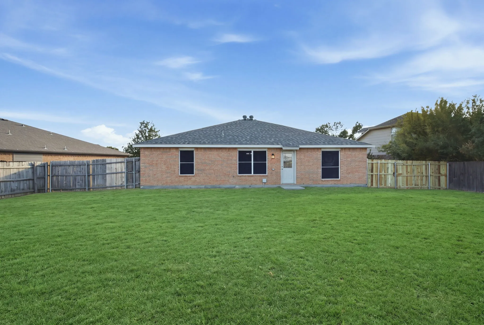 Single Family Residence For Rent in Denton County , 1627 Sequoia Drive, Krum, Texas 76249, 3 Bedroom, 2 Bathroom, 2 Garage spaces, 1,689 Sqft, built in 2003, mls#21398428, Real Estate Agent in Krum, Homes For Rent in Denton county, Homes For Rent in Krum, Realtor in Krum Texas, Real Estate Brokerage Independent Realty Texas, Luminita Cordes Realtor