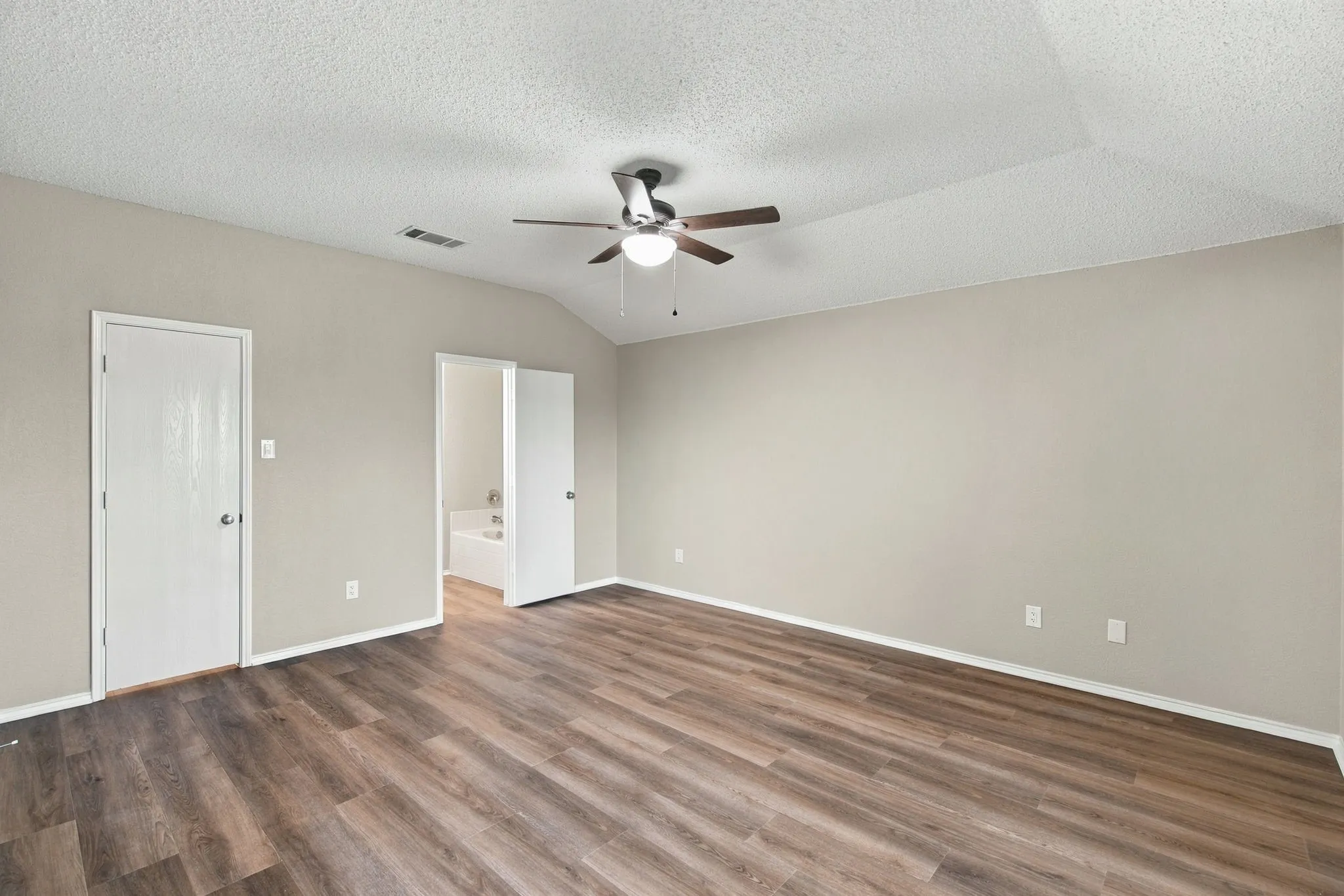 Single Family Residence For Rent in Denton County , 1627 Sequoia Drive, Krum, Texas 76249, 3 Bedroom, 2 Bathroom, 2 Garage spaces, 1,689 Sqft, built in 2003, mls#21398428, Real Estate Agent in Krum, Homes For Rent in Denton county, Homes For Rent in Krum, Realtor in Krum Texas, Real Estate Brokerage Independent Realty Texas, Luminita Cordes Realtor