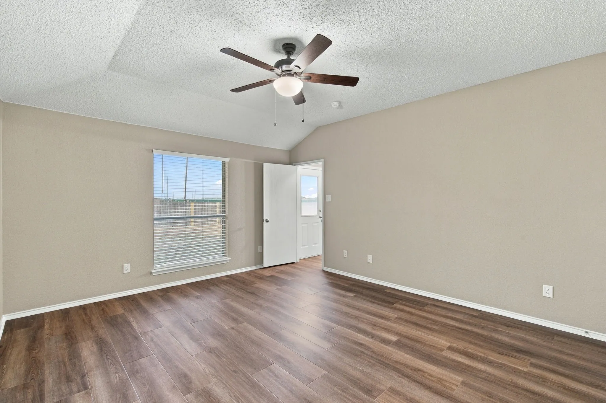 Single Family Residence For Rent in Denton County , 1627 Sequoia Drive, Krum, Texas 76249, 3 Bedroom, 2 Bathroom, 2 Garage spaces, 1,689 Sqft, built in 2003, mls#21398428, Real Estate Agent in Krum, Homes For Rent in Denton county, Homes For Rent in Krum, Realtor in Krum Texas, Real Estate Brokerage Independent Realty Texas, Luminita Cordes Realtor