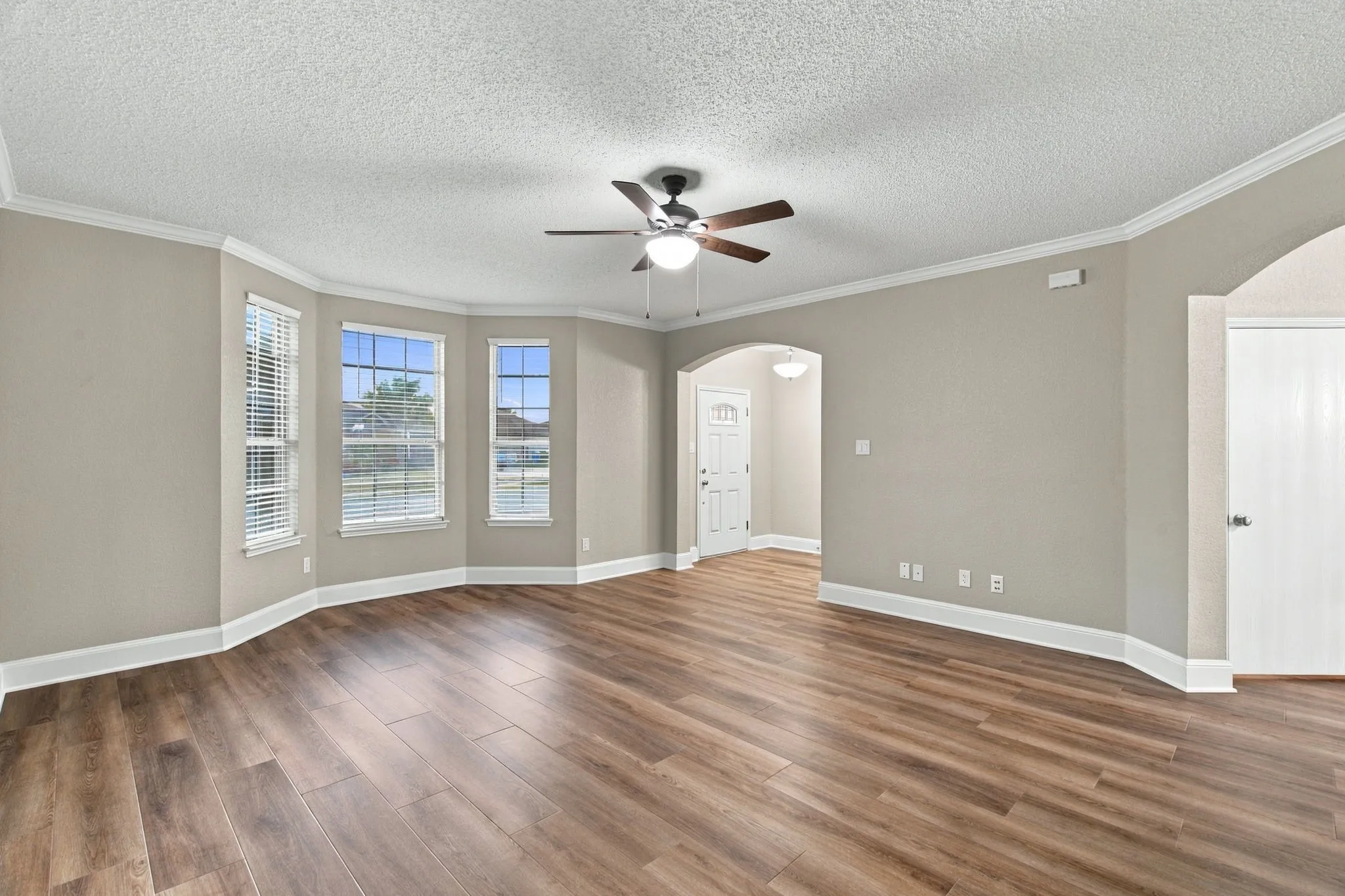 Single Family Residence For Rent in Denton County , 1627 Sequoia Drive, Krum, Texas 76249, 3 Bedroom, 2 Bathroom, 2 Garage spaces, 1,689 Sqft, built in 2003, mls#21398428, Real Estate Agent in Krum, Homes For Rent in Denton county, Homes For Rent in Krum, Realtor in Krum Texas, Real Estate Brokerage Independent Realty Texas, Luminita Cordes Realtor