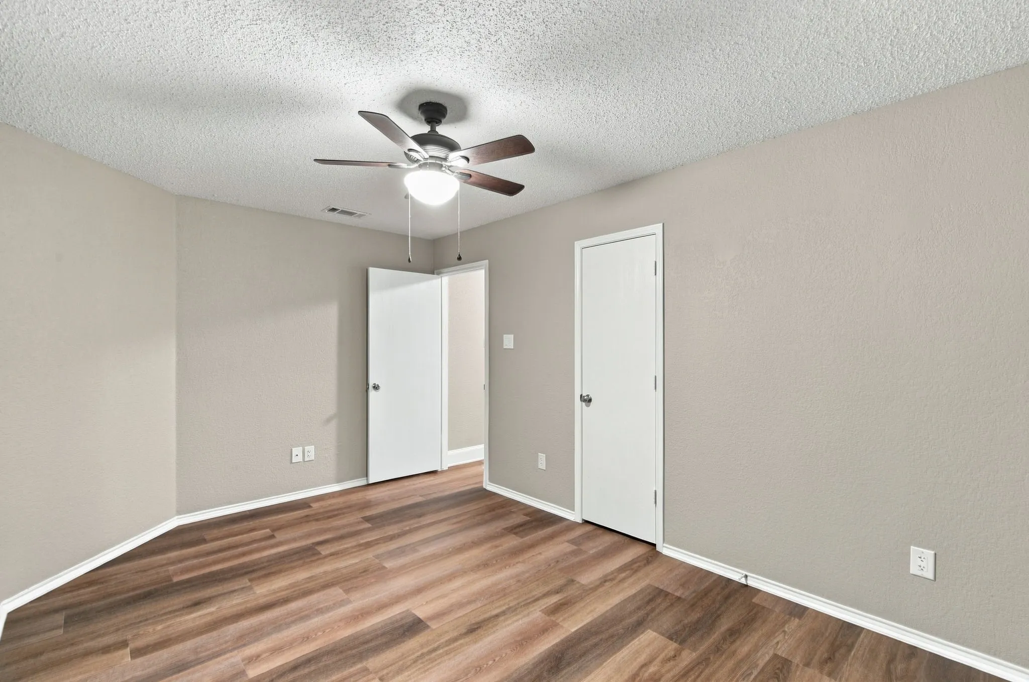 Single Family Residence For Rent in Denton County , 1627 Sequoia Drive, Krum, Texas 76249, 3 Bedroom, 2 Bathroom, 2 Garage spaces, 1,689 Sqft, built in 2003, mls#21398428, Real Estate Agent in Krum, Homes For Rent in Denton county, Homes For Rent in Krum, Realtor in Krum Texas, Real Estate Brokerage Independent Realty Texas, Luminita Cordes Realtor