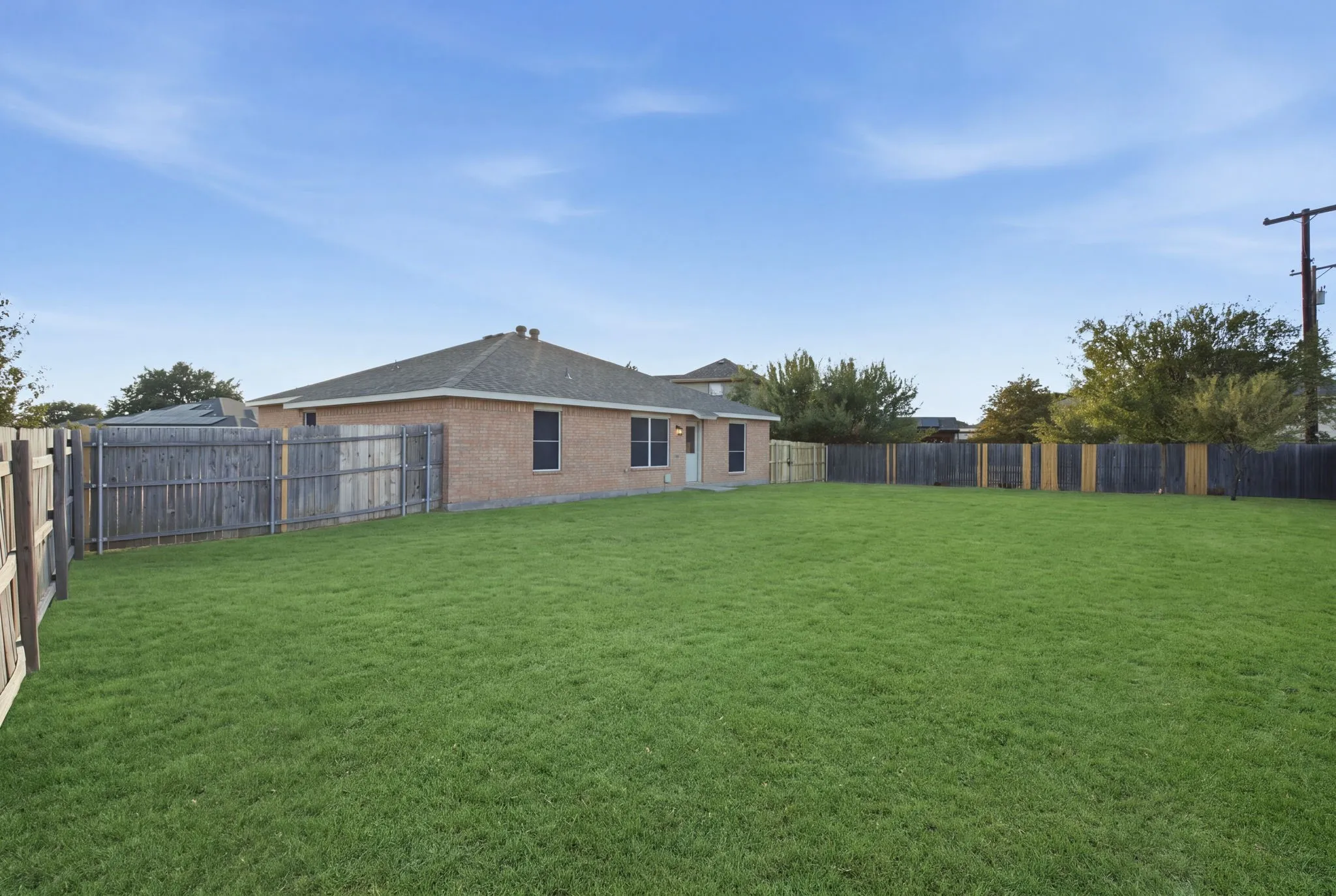 Single Family Residence For Rent in Denton County , 1627 Sequoia Drive, Krum, Texas 76249, 3 Bedroom, 2 Bathroom, 2 Garage spaces, 1,689 Sqft, built in 2003, mls#21398428, Real Estate Agent in Krum, Homes For Rent in Denton county, Homes For Rent in Krum, Realtor in Krum Texas, Real Estate Brokerage Independent Realty Texas, Luminita Cordes Realtor