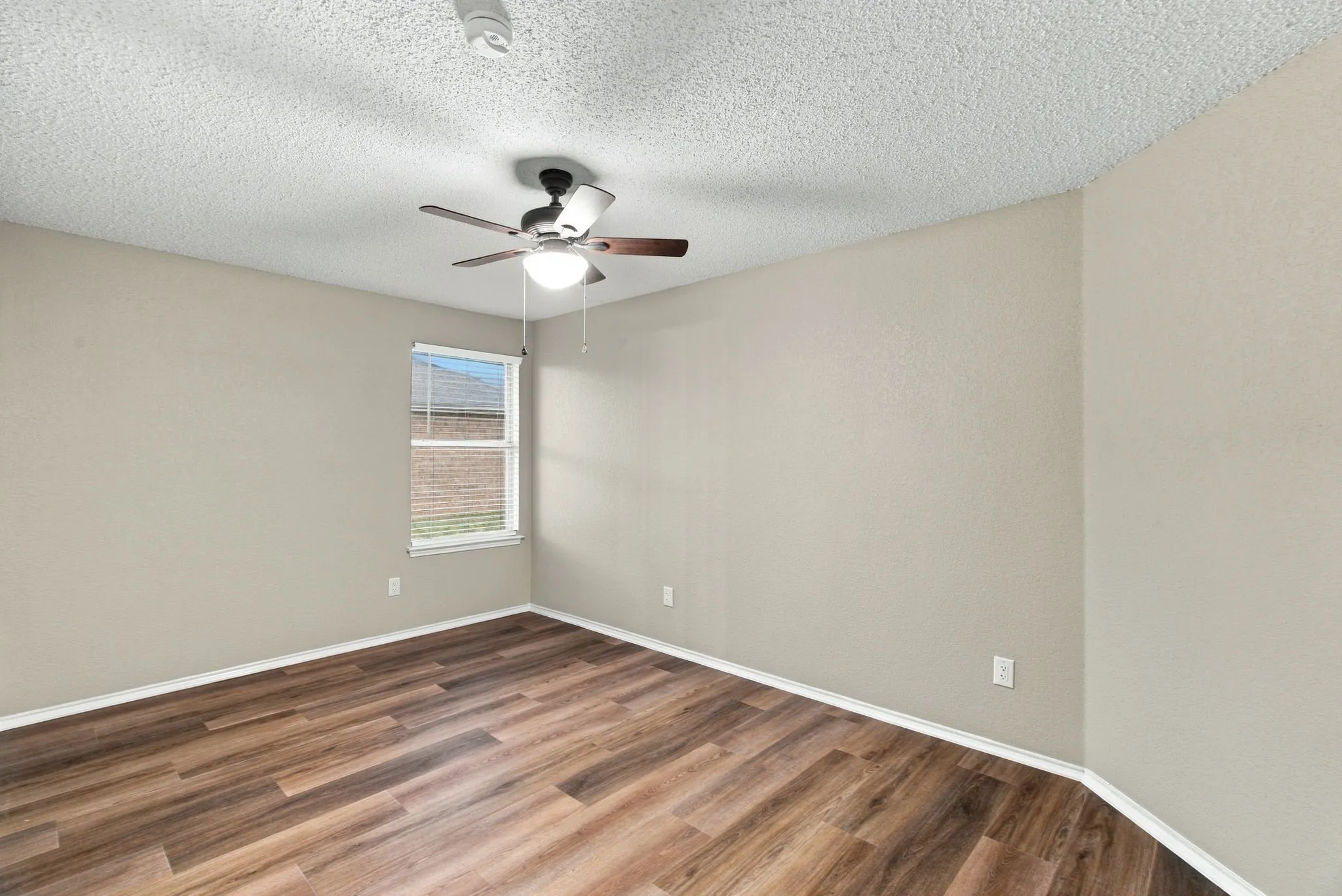 Single Family Residence For Rent in Denton County , 1627 Sequoia Drive, Krum, Texas 76249, 3 Bedroom, 2 Bathroom, 2 Garage spaces, 1,689 Sqft, built in 2003, mls#21398428, Real Estate Agent in Krum, Homes For Rent in Denton county, Homes For Rent in Krum, Realtor in Krum Texas, Real Estate Brokerage Independent Realty Texas, Luminita Cordes Realtor