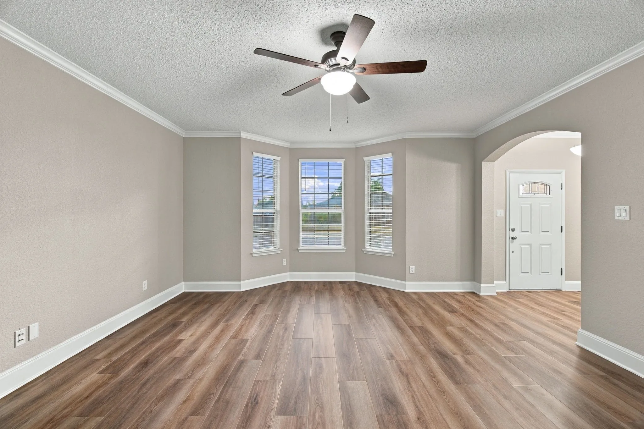 Single Family Residence For Rent in Denton County , 1627 Sequoia Drive, Krum, Texas 76249, 3 Bedroom, 2 Bathroom, 2 Garage spaces, 1,689 Sqft, built in 2003, mls#21398428, Real Estate Agent in Krum, Homes For Rent in Denton county, Homes For Rent in Krum, Realtor in Krum Texas, Real Estate Brokerage Independent Realty Texas, Luminita Cordes Realtor