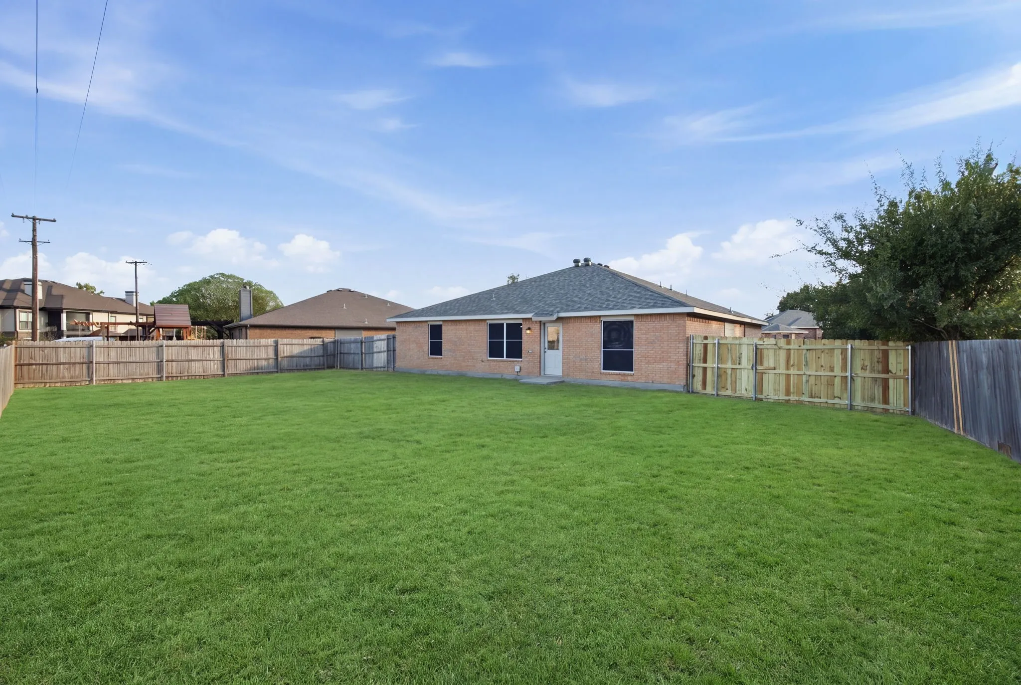 Single Family Residence For Rent in Denton County , 1627 Sequoia Drive, Krum, Texas 76249, 3 Bedroom, 2 Bathroom, 2 Garage spaces, 1,689 Sqft, built in 2003, mls#21398428, Real Estate Agent in Krum, Homes For Rent in Denton county, Homes For Rent in Krum, Realtor in Krum Texas, Real Estate Brokerage Independent Realty Texas, Luminita Cordes Realtor