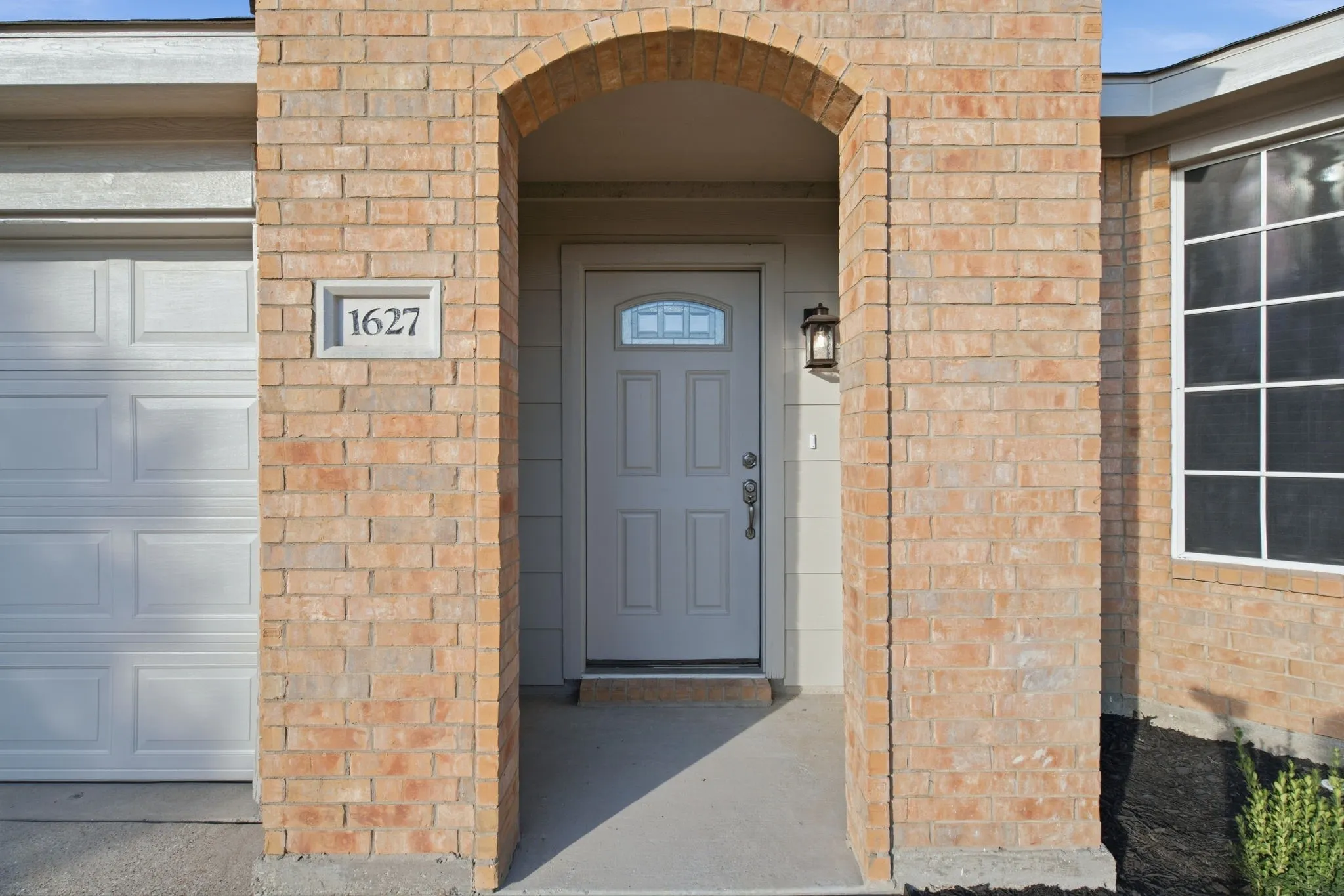 Single Family Residence For Rent in Denton County , 1627 Sequoia Drive, Krum, Texas 76249, 3 Bedroom, 2 Bathroom, 2 Garage spaces, 1,689 Sqft, built in 2003, mls#21398428, Real Estate Agent in Krum, Homes For Rent in Denton county, Homes For Rent in Krum, Realtor in Krum Texas, Real Estate Brokerage Independent Realty Texas, Luminita Cordes Realtor