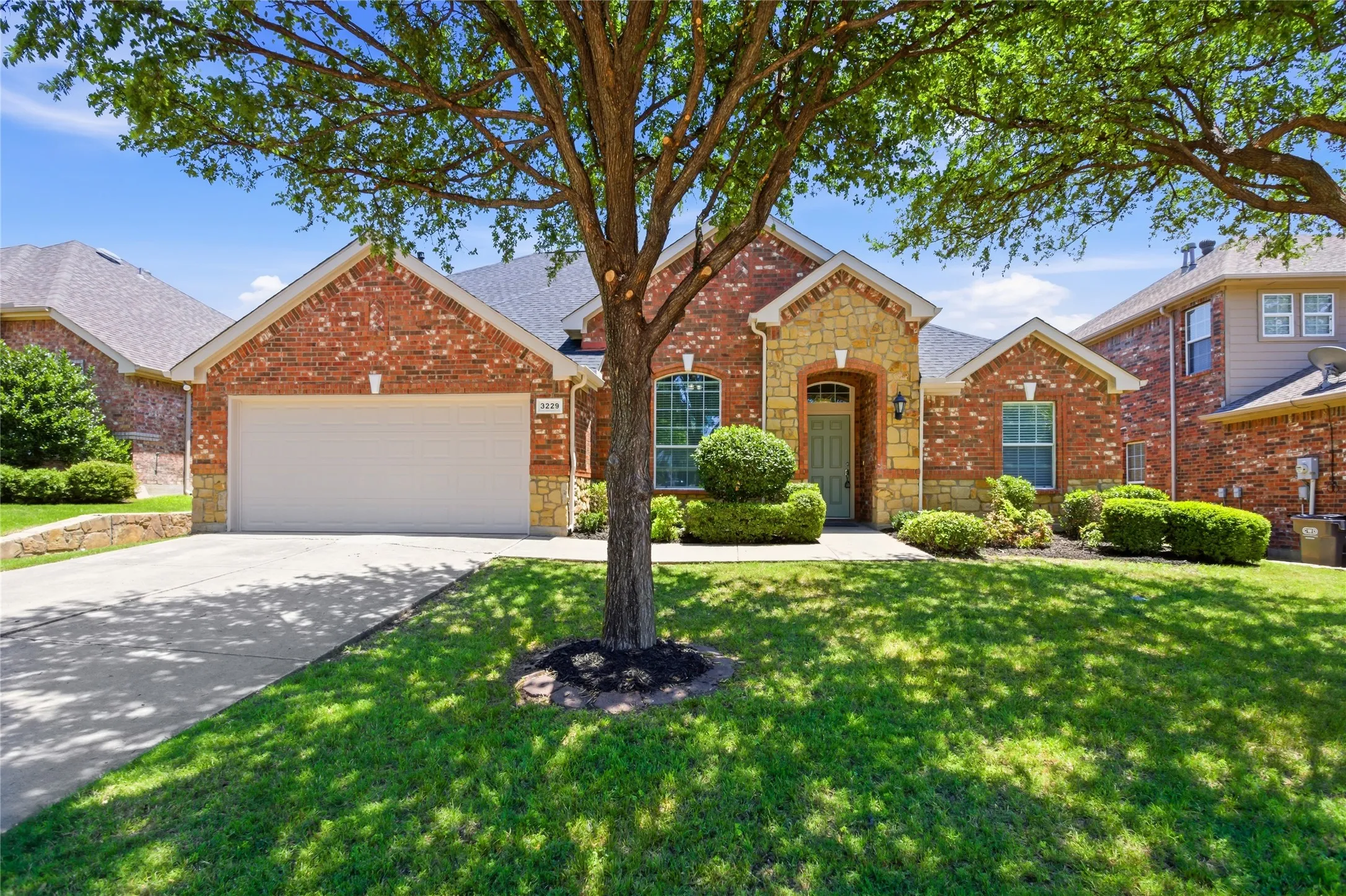 Single Family Residence For Sale in Denton County , 3229 Horizons Drive, Little Elm, Texas 75068, 4 Bedroom, 2 Bathroom, 2 Garage spaces, 2,511 Sqft, built in 2006, mls#21397484, Real Estate Agent in Little Elm, Homes For Sale in Denton county, Homes For Sale in Little Elm, Realtor in Little Elm Texas, Real Estate Brokerage Independent Realty Texas, Luminita Cordes Realtor