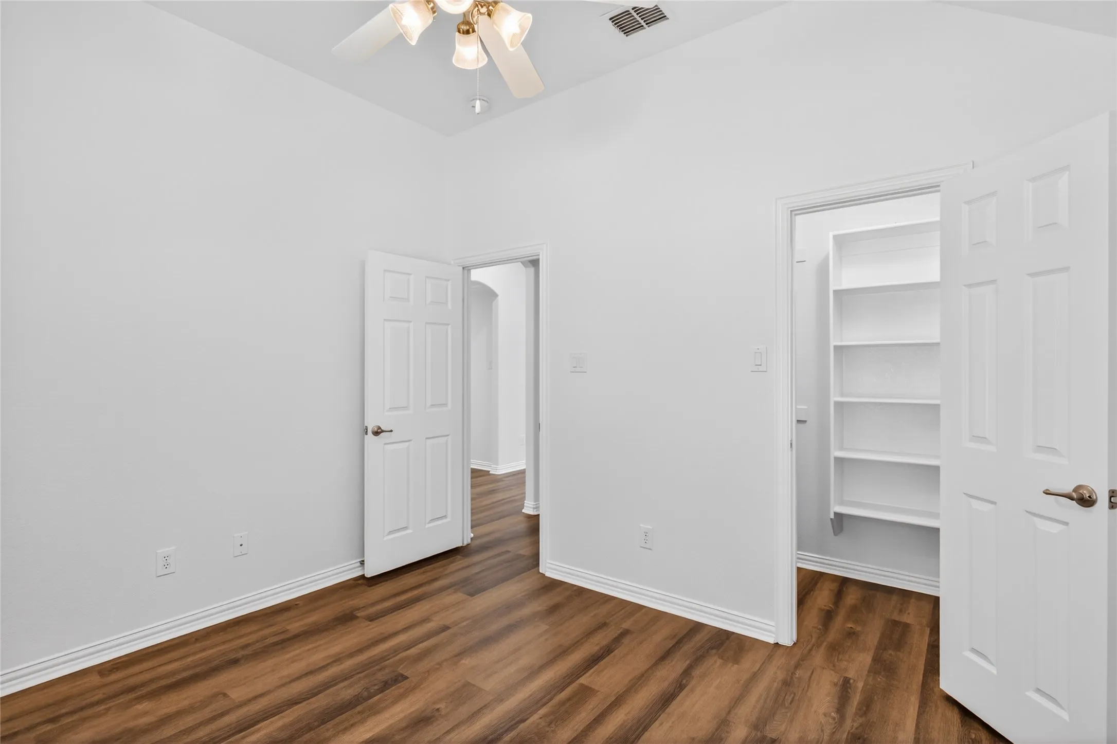 Single Family Residence For Sale in Denton County , 3229 Horizons Drive, Little Elm, Texas 75068, 4 Bedroom, 2 Bathroom, 2 Garage spaces, 2,511 Sqft, built in 2006, mls#21397484, Real Estate Agent in Little Elm, Homes For Sale in Denton county, Homes For Sale in Little Elm, Realtor in Little Elm Texas, Real Estate Brokerage Independent Realty Texas, Luminita Cordes Realtor