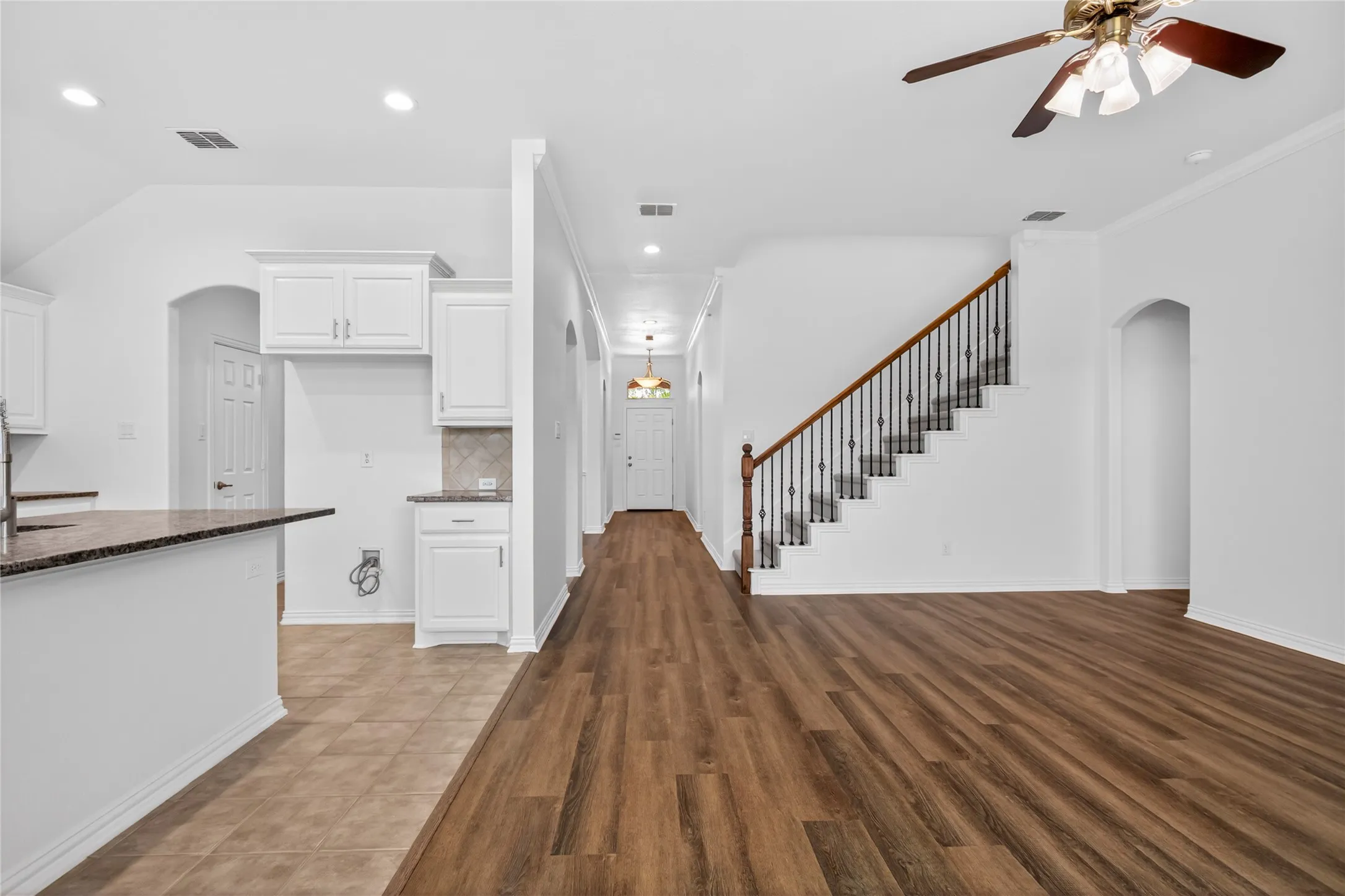 Single Family Residence For Sale in Denton County , 3229 Horizons Drive, Little Elm, Texas 75068, 4 Bedroom, 2 Bathroom, 2 Garage spaces, 2,511 Sqft, built in 2006, mls#21397484, Real Estate Agent in Little Elm, Homes For Sale in Denton county, Homes For Sale in Little Elm, Realtor in Little Elm Texas, Real Estate Brokerage Independent Realty Texas, Luminita Cordes Realtor