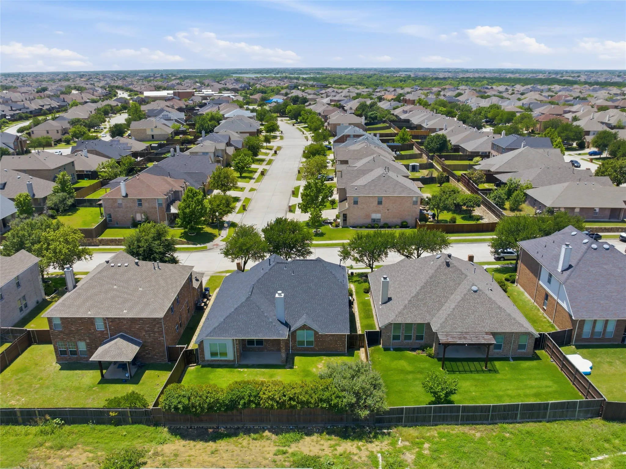 Single Family Residence For Sale in Denton County , 3229 Horizons Drive, Little Elm, Texas 75068, 4 Bedroom, 2 Bathroom, 2 Garage spaces, 2,511 Sqft, built in 2006, mls#21397484, Real Estate Agent in Little Elm, Homes For Sale in Denton county, Homes For Sale in Little Elm, Realtor in Little Elm Texas, Real Estate Brokerage Independent Realty Texas, Luminita Cordes Realtor
