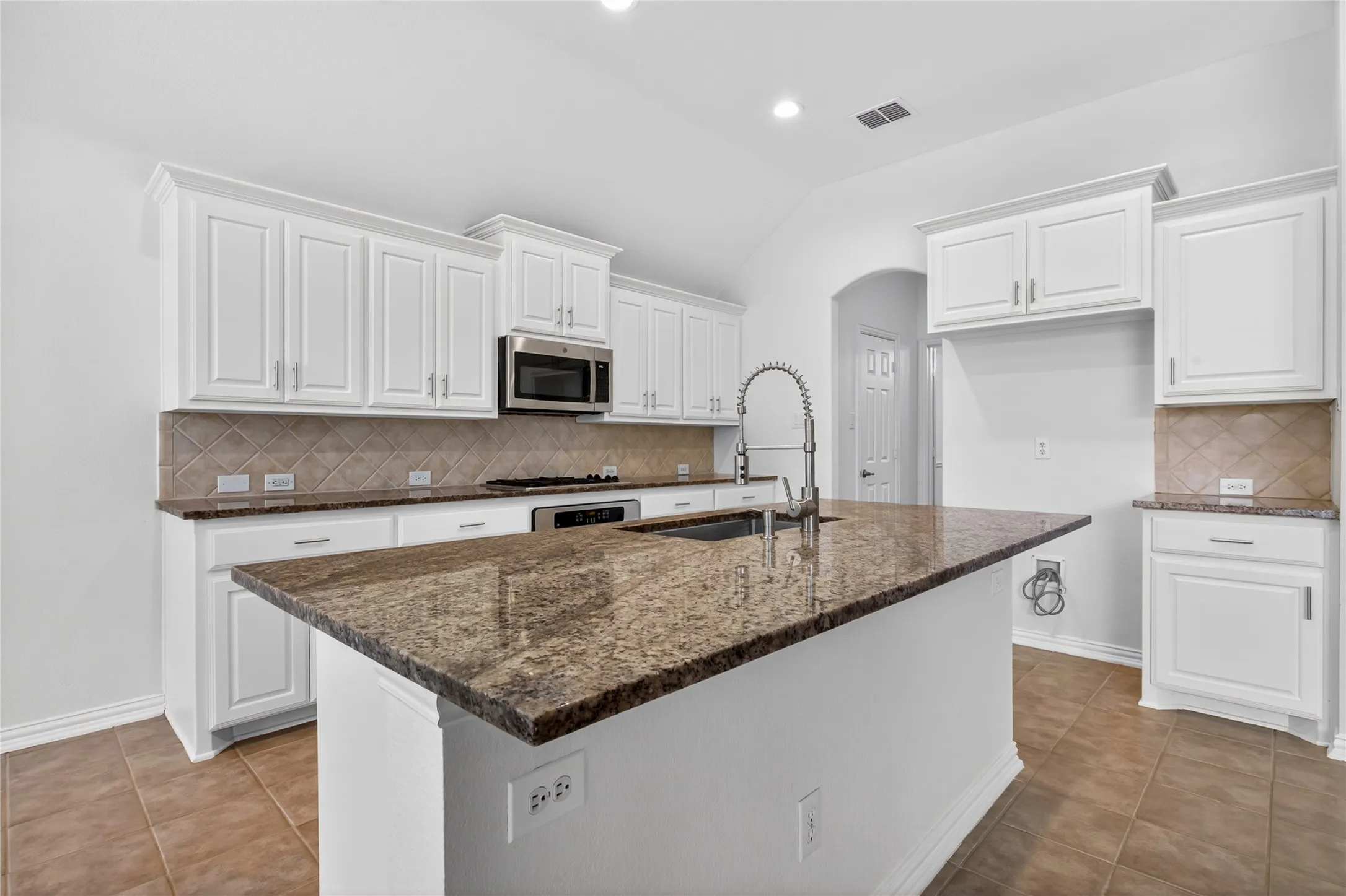 Single Family Residence For Sale in Denton County , 3229 Horizons Drive, Little Elm, Texas 75068, 4 Bedroom, 2 Bathroom, 2 Garage spaces, 2,511 Sqft, built in 2006, mls#21397484, Real Estate Agent in Little Elm, Homes For Sale in Denton county, Homes For Sale in Little Elm, Realtor in Little Elm Texas, Real Estate Brokerage Independent Realty Texas, Luminita Cordes Realtor