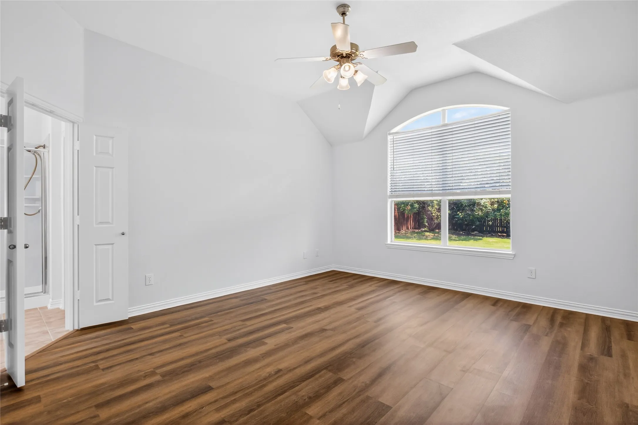 Single Family Residence For Sale in Denton County , 3229 Horizons Drive, Little Elm, Texas 75068, 4 Bedroom, 2 Bathroom, 2 Garage spaces, 2,511 Sqft, built in 2006, mls#21397484, Real Estate Agent in Little Elm, Homes For Sale in Denton county, Homes For Sale in Little Elm, Realtor in Little Elm Texas, Real Estate Brokerage Independent Realty Texas, Luminita Cordes Realtor