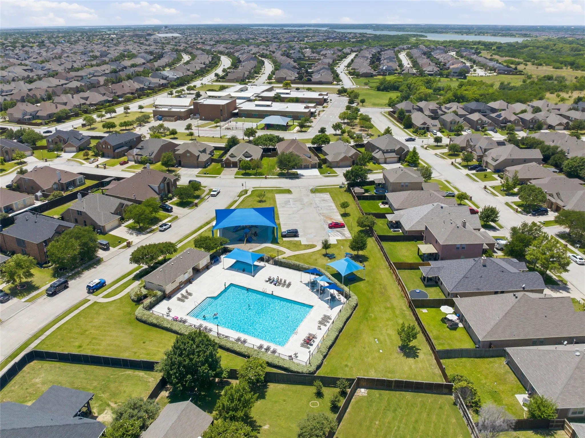 Single Family Residence For Sale in Denton County , 3229 Horizons Drive, Little Elm, Texas 75068, 4 Bedroom, 2 Bathroom, 2 Garage spaces, 2,511 Sqft, built in 2006, mls#21397484, Real Estate Agent in Little Elm, Homes For Sale in Denton county, Homes For Sale in Little Elm, Realtor in Little Elm Texas, Real Estate Brokerage Independent Realty Texas, Luminita Cordes Realtor