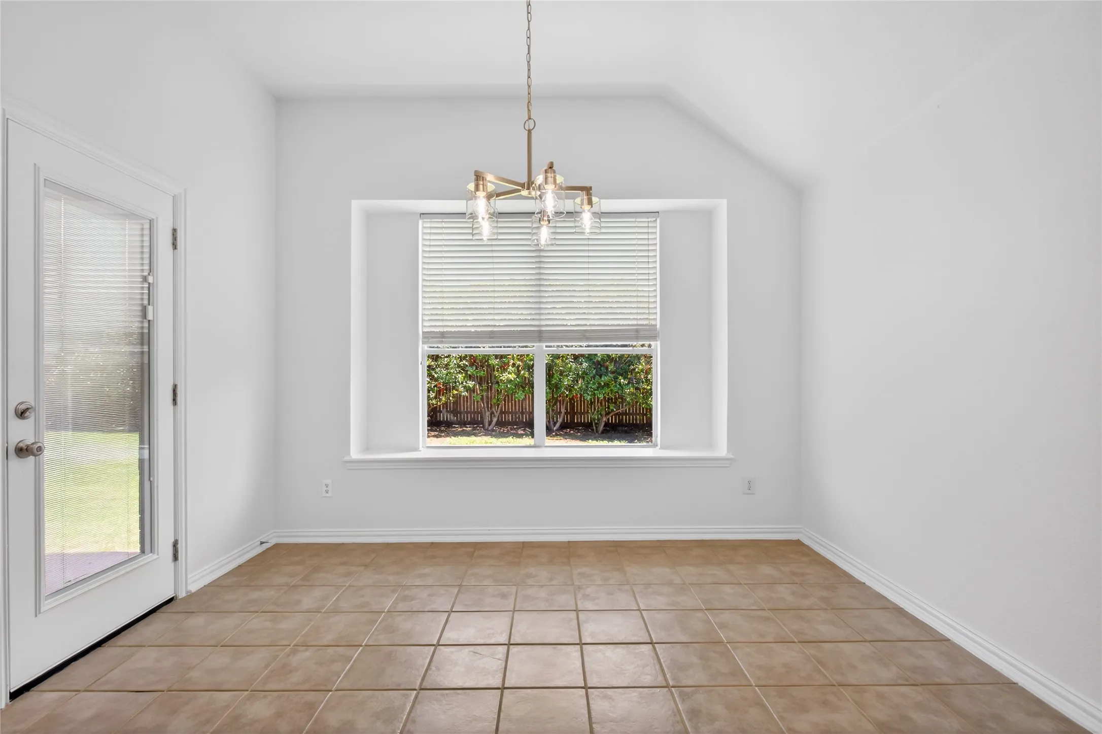 Single Family Residence For Sale in Denton County , 3229 Horizons Drive, Little Elm, Texas 75068, 4 Bedroom, 2 Bathroom, 2 Garage spaces, 2,511 Sqft, built in 2006, mls#21397484, Real Estate Agent in Little Elm, Homes For Sale in Denton county, Homes For Sale in Little Elm, Realtor in Little Elm Texas, Real Estate Brokerage Independent Realty Texas, Luminita Cordes Realtor