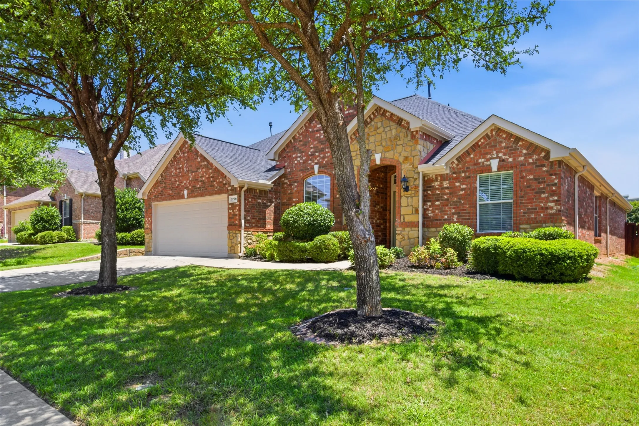 Single Family Residence For Sale in Denton County , 3229 Horizons Drive, Little Elm, Texas 75068, 4 Bedroom, 2 Bathroom, 2 Garage spaces, 2,511 Sqft, built in 2006, mls#21397484, Real Estate Agent in Little Elm, Homes For Sale in Denton county, Homes For Sale in Little Elm, Realtor in Little Elm Texas, Real Estate Brokerage Independent Realty Texas, Luminita Cordes Realtor