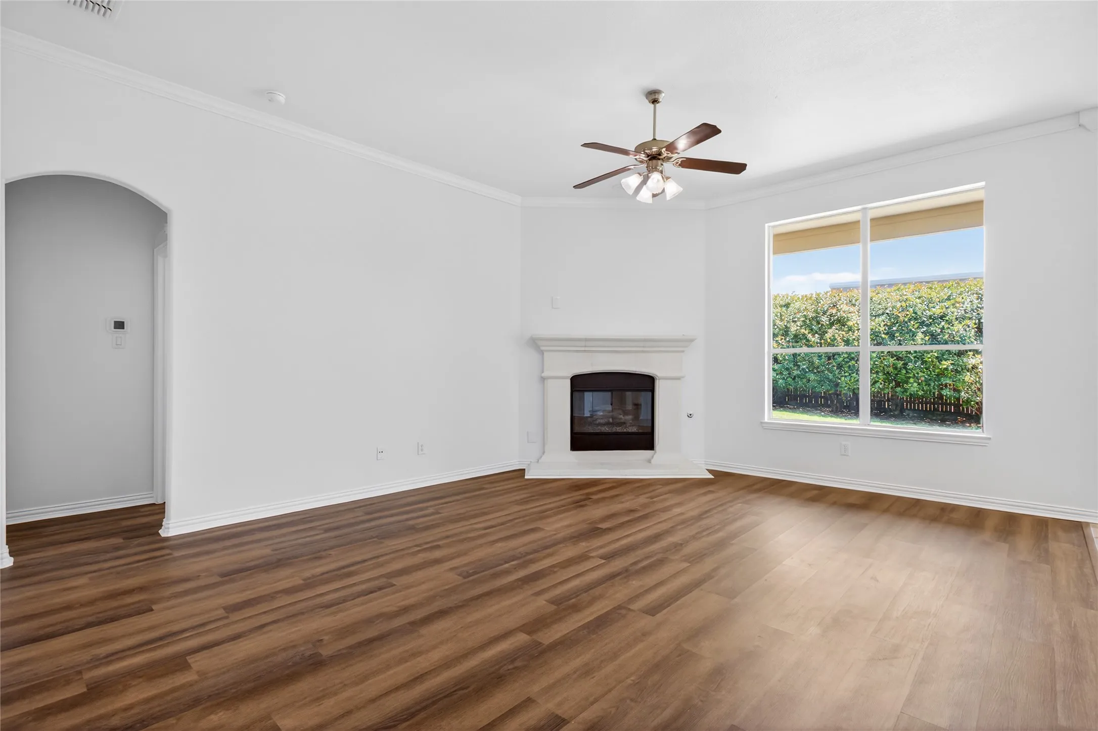 Single Family Residence For Sale in Denton County , 3229 Horizons Drive, Little Elm, Texas 75068, 4 Bedroom, 2 Bathroom, 2 Garage spaces, 2,511 Sqft, built in 2006, mls#21397484, Real Estate Agent in Little Elm, Homes For Sale in Denton county, Homes For Sale in Little Elm, Realtor in Little Elm Texas, Real Estate Brokerage Independent Realty Texas, Luminita Cordes Realtor
